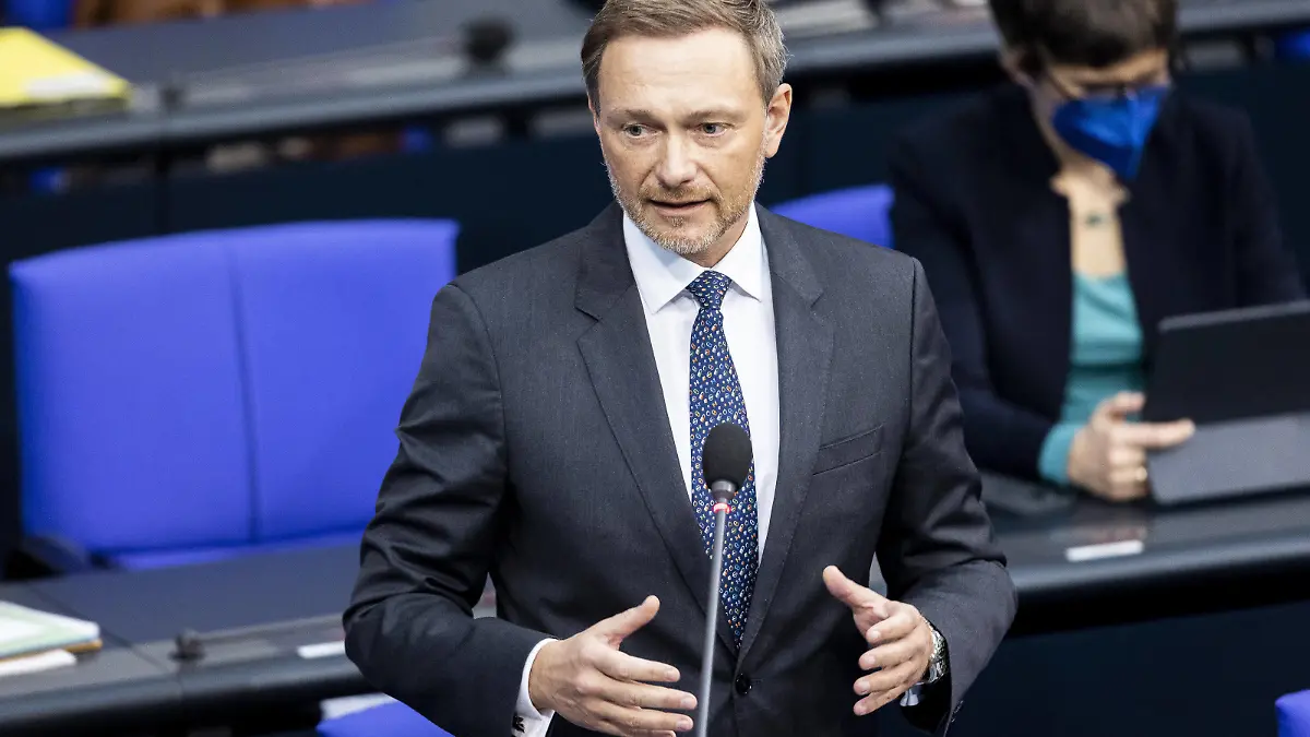 Christian Lindner FDP, Bundesminister der Finanzen, aufgenommen im Rahmen eine Regierungsbefragung im Deutschen Bundestag in Berlin, 16.02.2022. Berlin Deutschland *** Christian Lindner FDP , Federal Minister of Finance, recorded during a government questioning in the German Bundestag in Berlin, 16 02 2022 Berlin Germany Copyright: xFlorianxGaertner/photothek.dex