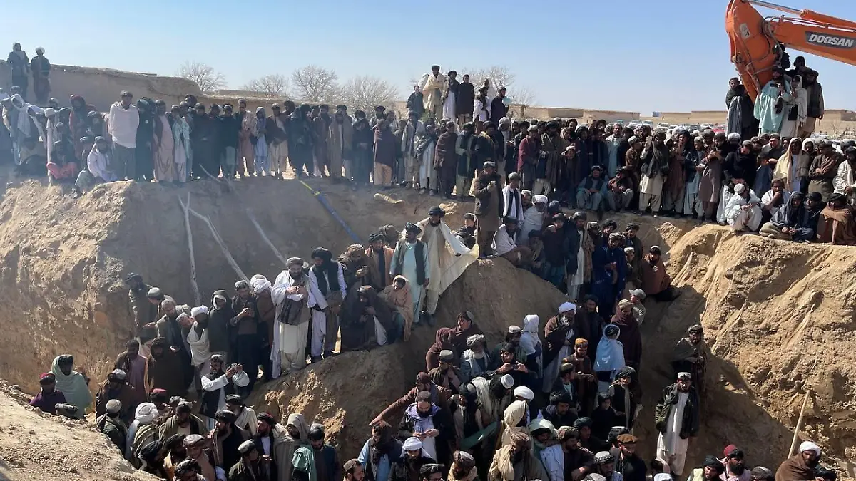 ZABUL, AFGHANISTAN - FEBRUARY 18: A view of rescue operation to save a boy trapped in a well for days in Zabul, Afghanistan on February 18, 2022. A seven-year-old Afghan boy who was trapped in a well for three days in Zabul province in the south of the country has died despite efforts to rescue him, a senior Taliban leader said on Friday. Murteza Khaliqi / Anadolu Agency