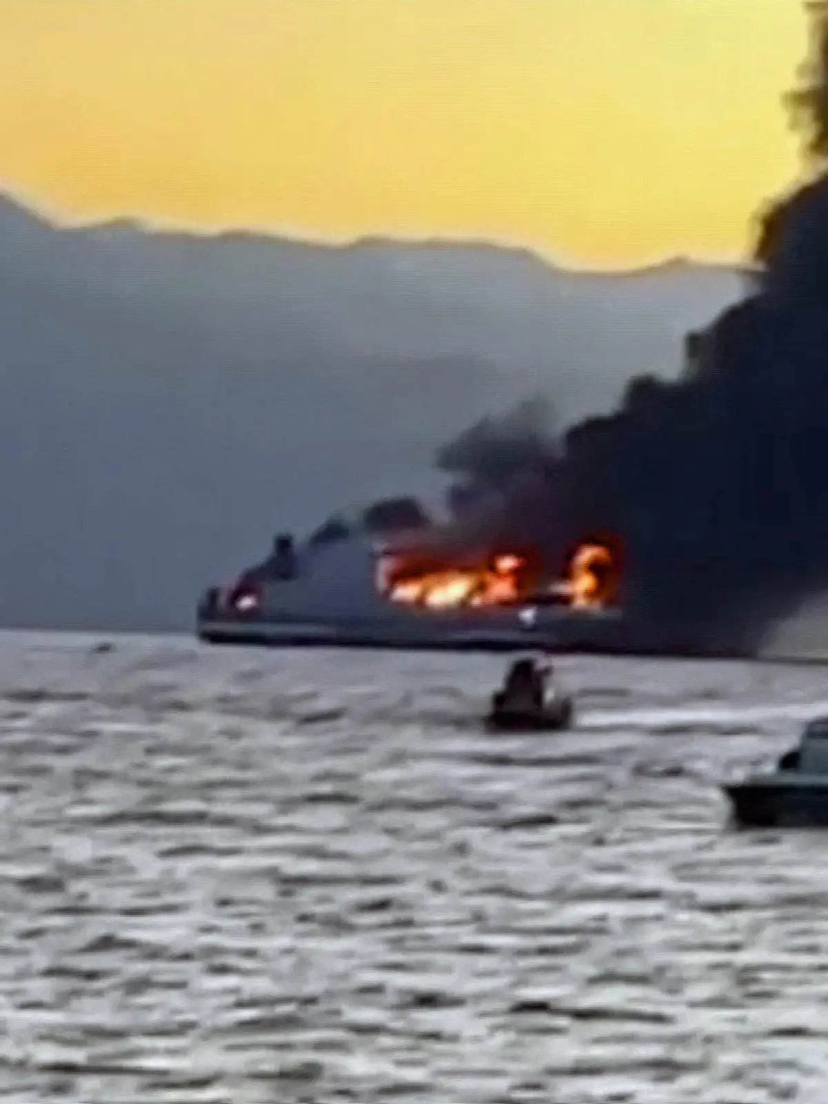 Vor der griechischen Insel Korfu ist die Fähre "Eeroferry Olympia" in Brand geraten.
