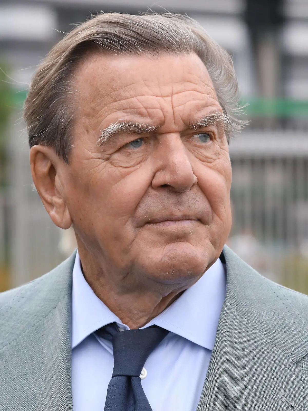 Hannover, Altkanzler Gerhard Schröder (74) mit Ehefrau Soyeon Kim zu Besuch an der Hannover 96-Sportakademie, *** Hanover Former Chancellor Gerhard Schröder 74 with wife Soyeon Kim visiting the Hannover 96 Sport Academy  