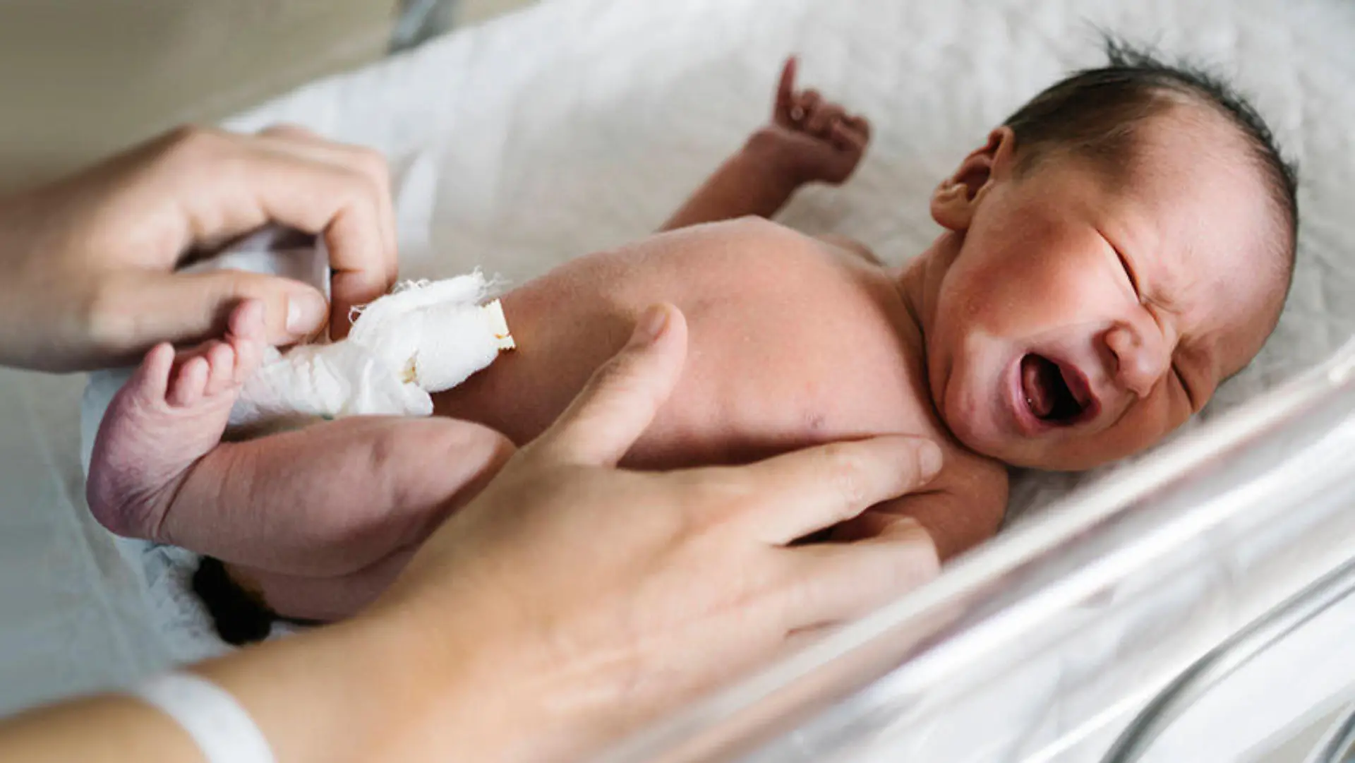 Als Baby aus Krankenhaus entführt: 16 Jahre später sehen die Eltern Sohn Salvador wieder
