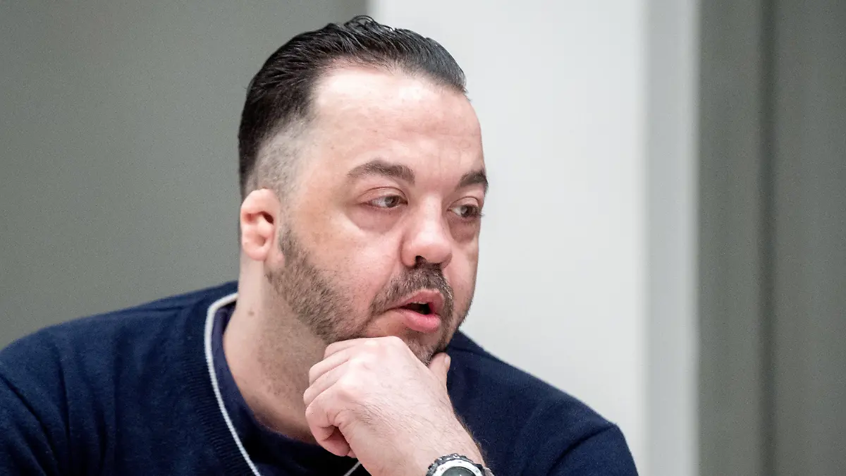 ARCHIV - 06.06.2019, Niedersachsen, Oldenburg: Der wegen Mordes angeklagte Niels Högel sitzt im Gerichtssaal. Wegen Totschlags durch Unterlassen hat die Staatsanwaltschaft Oldenburg fünf ehemalige Vorgesetzte des Patientenmörders Niels Högel angeklagt. Foto: Hauke-Christian Dittrich/dpa +++ dpa-Bildfunk +++