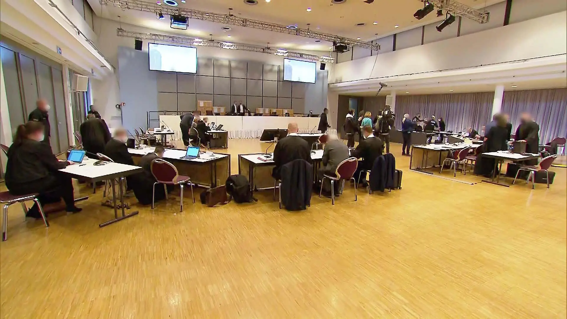 Die Staatsanwaltschaft geht davon aus, dass das Unterlassen des Einschreitens in der Sorge um die Reputation der Klinik und aus Angst sich dem Vorwurf des „Mobbings“ und der falschen Verdächtigung auszusetzen, geschehen sei.