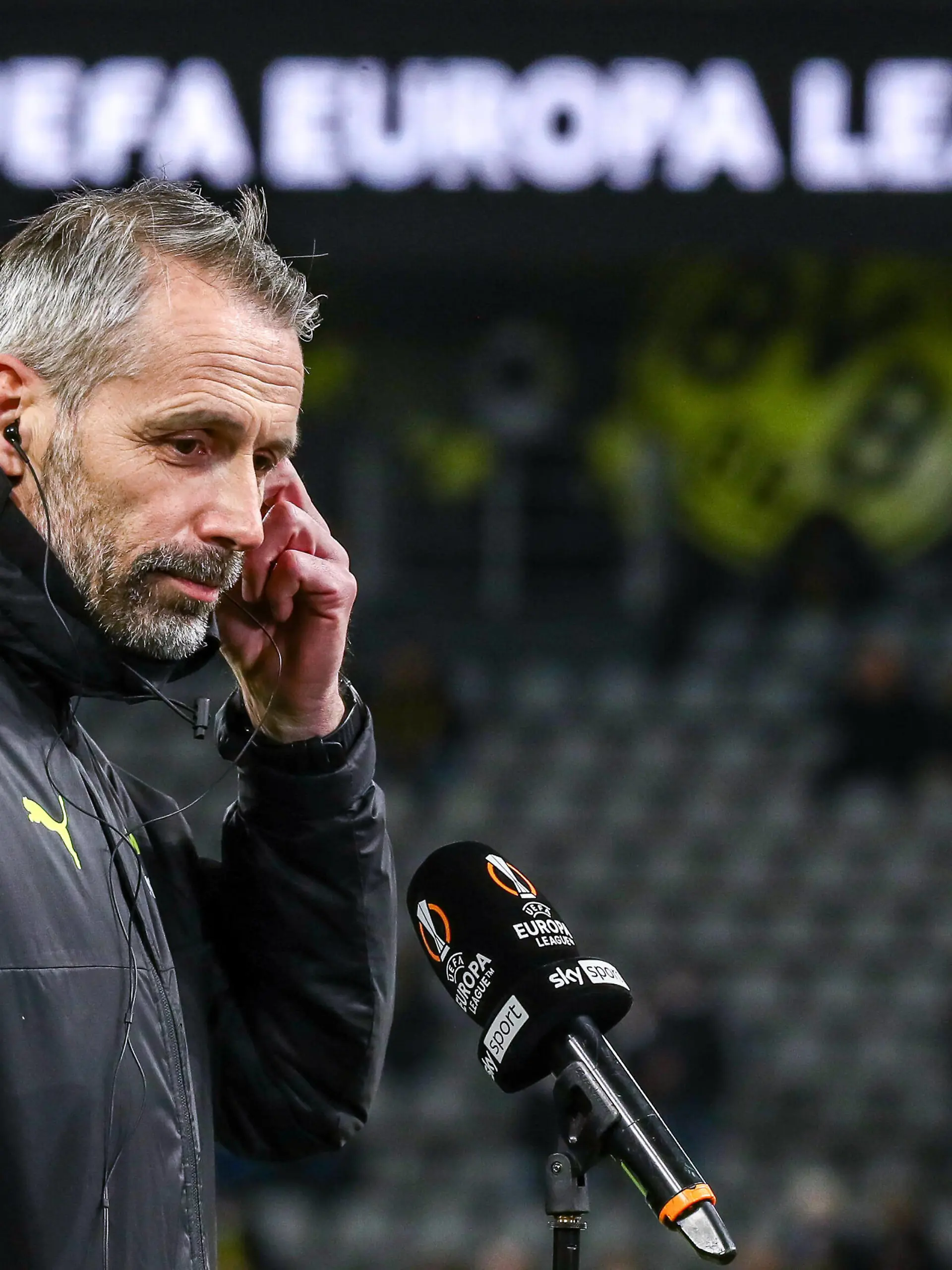  Marco Rose Borussia Dortmund / BVB, Chef-Trainer vor dem Spiel, gestikuliert, Gestik, GER, Borussia Dortmund / BVB vs. Glasgow Rangers FC, K.-o.-Runden-Play-off, Europa League, Spielzeit 2021/2022, 17.02.2022, DFB/DFL regulations prohibit any use of photographs as image sequences and/or quasi-video., GER, Borussia Dortmund / BVB vs. Glasgow Rangers FC, K.-o.-Runden-Play-off, Europa League, Spielzeit 2021/2022, 17.02.2022 Dortmund *** Marco Rose Borussia Dortmund BVB, head coach before the game, gestures, gestures, GER, Borussia Dortmund BVB vs Glasgow Rangers FC, K o rounds play off, Europa League, season 2021 2022, 17 02 2022, DFB DFL regulations prohibit any use of photographs as image sequences and or quasi video , GER, Borussia Dortmund BVB vs Glasgow Rangers FC, K o rounds play off, Europa League, season 2021 2022, 17 02 2022 Dortmund Copyright: xEibner-Pressefoto/GabrielxBoiax EP_EEP