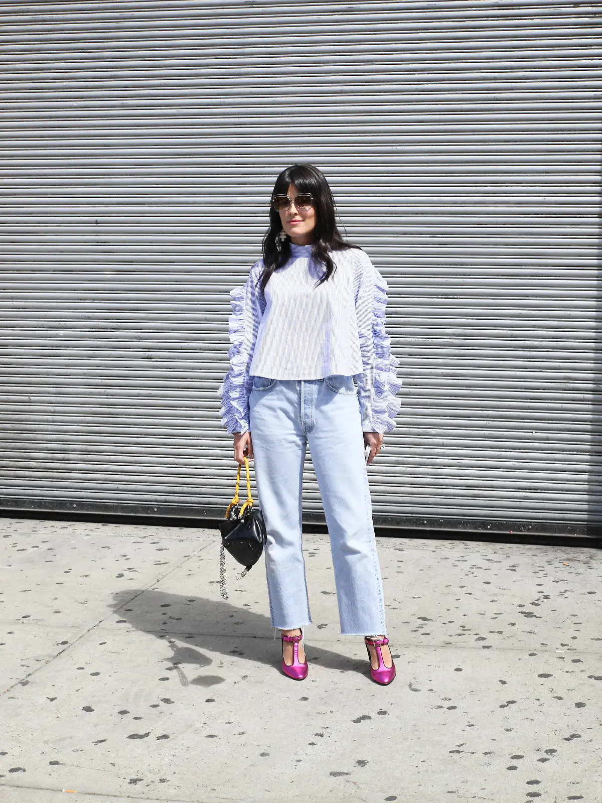 A chic showgoer posing outside of the Zimmermann runway show during New York Fashion Week - Sept 9, 2016 - Photo: Runway Manhattan/Zach Chase ***For Editorial Use Only*** | Verwendung weltweit