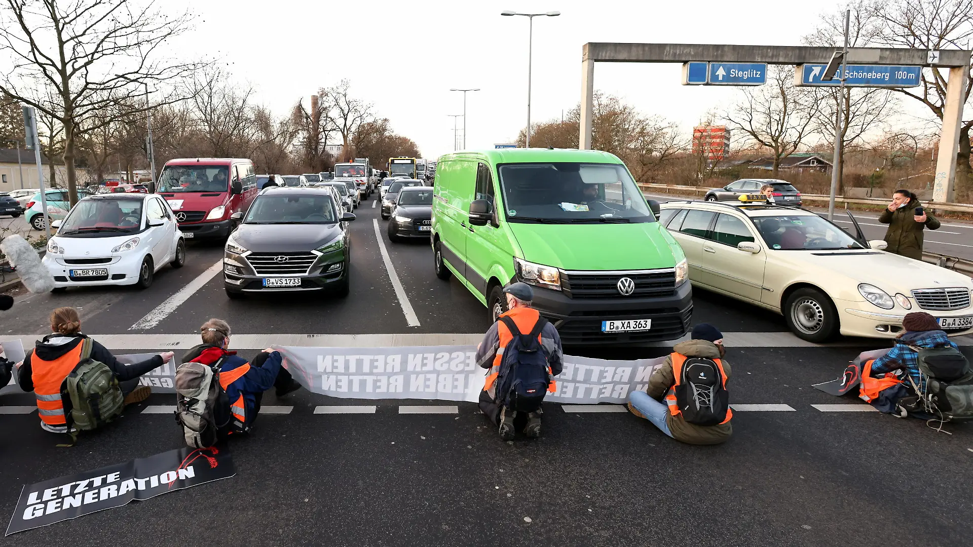 "Letzte Generation" (Last Generation) activists block the exit of a highway to protest against food waste and in support of an agricultural change to reduce greenhouse gas emissions, in Berlin, Germany, February 14, 2022. REUTERS/Christian Mang