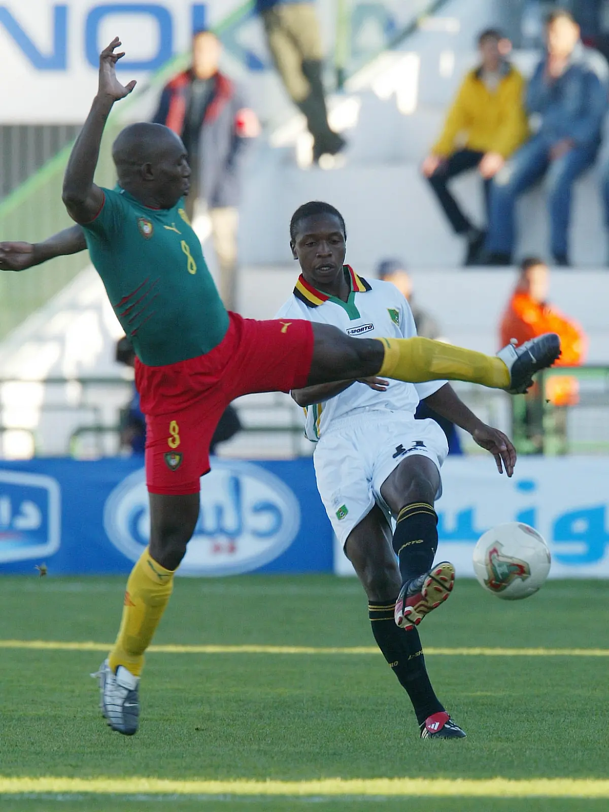 Football - Africa Cup of Nations 2004 Finals - Group C - Zimbabwe v Cameroon - Sfax - Tunisia. Zimbabwe's Charles Yohane, Cameroon's Geremi Njitap during the 2004 Africa Cup of Nations Afcon Group C football match between Zimbabwe and Cameroon in Sfax, Tunisia on 29 January 2004 Â©Gavin Barker/BackpagePix URN:43176561