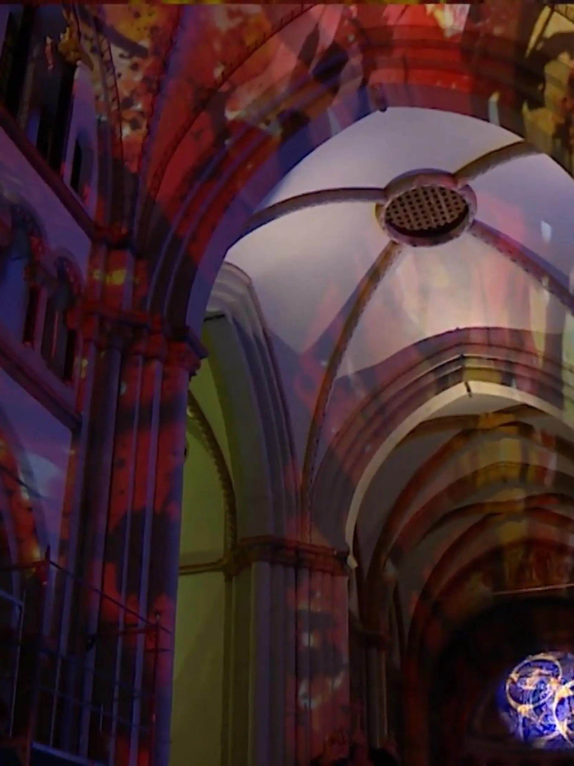 Bild zu: "Installation im Bonner Münster"