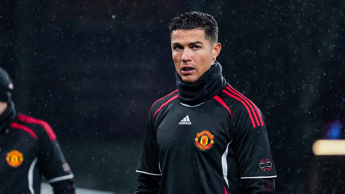 Burnley v Manchester United, ManU Premier League 08/02/2022. Manchester United forward Cristiano Ronaldo 7 gestures and reacts warming up during the Premier League match between Burnley and Manchester United at Turf Moor, Burnley, England on 8 February 2022. Burnley Turf Moor Lancashire England Editorial use only DataCo restrictions apply See www.football-dataco.com PUBLICATIONxNOTxINxUK , Copyright: xMalcolmxBrycex PSI-14613-0019