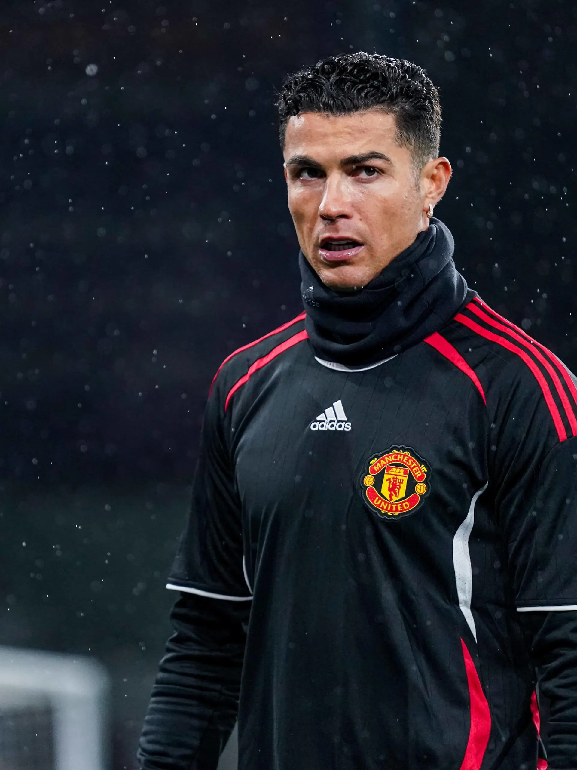  Burnley v Manchester United, ManU Premier League 08/02/2022. Manchester United forward Cristiano Ronaldo 7 gestures and reacts warming up during the Premier League match between Burnley and Manchester United at Turf Moor, Burnley, England on 8 February 2022. Burnley Turf Moor Lancashire England Editorial use only DataCo restrictions apply See www.football-dataco.com PUBLICATIONxNOTxINxUK , Copyright: xMalcolmxBrycex PSI-14613-0019