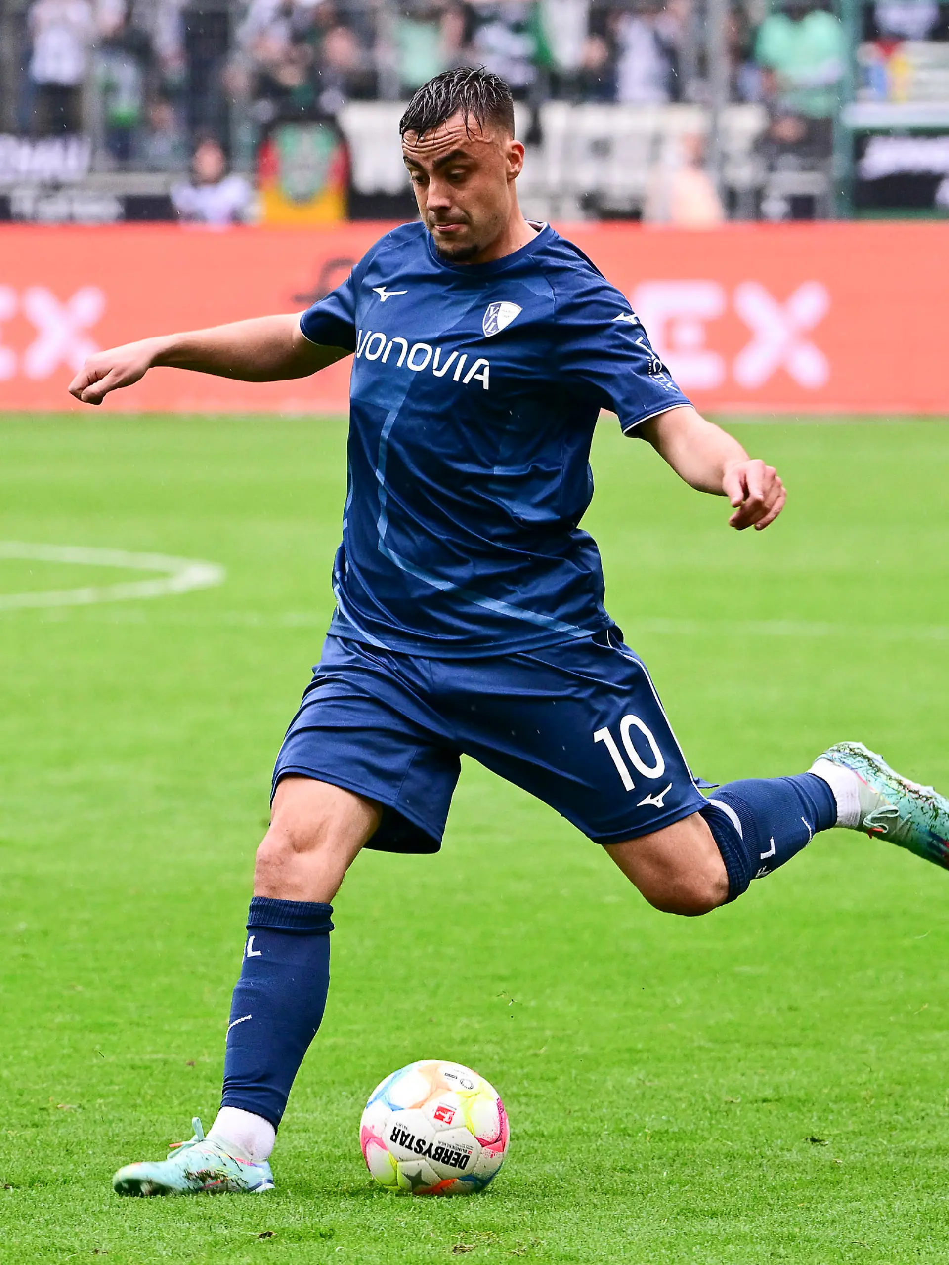 Philipp Förster #10 (Vfl Bochum), Borussia Moenchengladbach vs. VfL Bochum, 1. Bundesliga, 31. Spieltag, 06.05.2023
DFB regulations prohibit any use of photographs as image sequences and/or quasi-video / action press