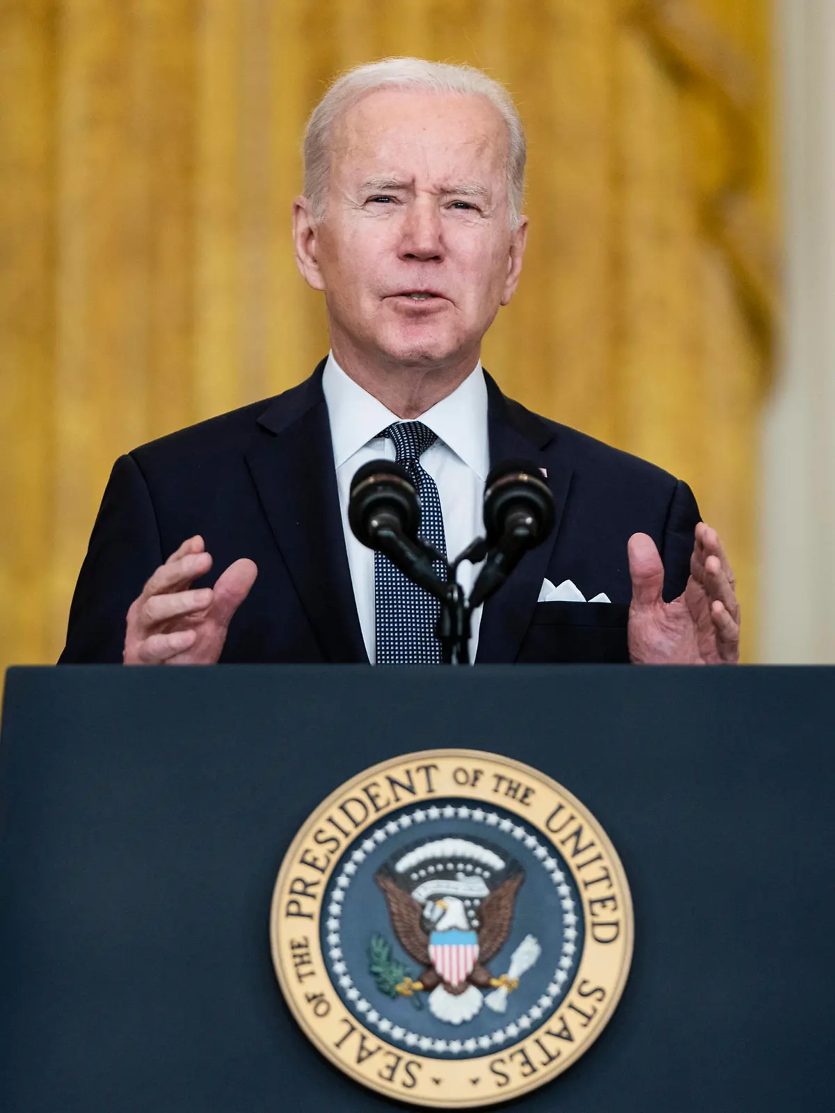 News Bilder des Tages U.S. President Joe Biden speaks while providing an update on Russia and Ukraine in the East Room of the White House in Washington, D.C., U.S., on Tuesday, Feb. 15, 2022. Biden said that a Russian attack on Ukraine is still very much a possibility but said diplomacy should continue. Photographer: Joshua Roberts/Bloomberg Joshua Roberts - Pool via CNP /MediaPunch PUBLICATIONxNOTxINxUSA Copyright: xJoshuaxRobertsx-xPoolxviaxCNPx/MediaPunchx