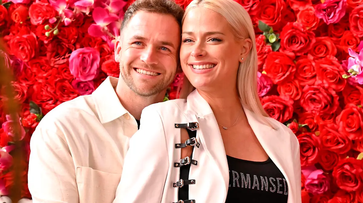 Philipp Stehler mit Freundin Vanessa Ciomber bei der TKMaxx Eröffnung im Supercandy Pop Up Museum. Köln, 10.05.2023 *** Philipp Stehler with girlfriend Vanessa Ciomber at the TKMaxx opening at the Supercandy Pop Up Museum Cologne, 10 05 2023 Foto:xD.xAnoraganingrumx/xFuturexImage