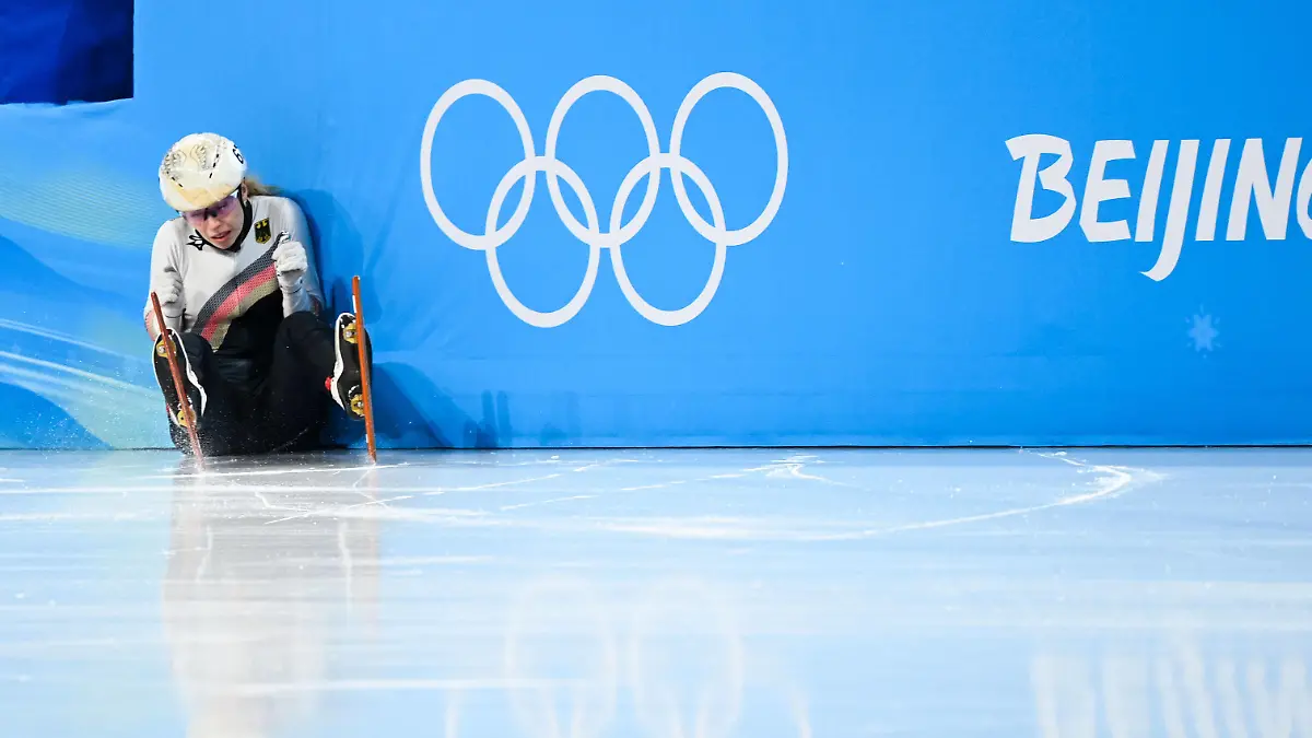 220216 -- BEIJING, Feb. 16, 2022 -- Anna Seidel of Germany falls out of rink during the women s 1,500m quarterfinal of short track Speed skating, Eisschnelllauf at Capital Indoor Stadium in Beijing, capital of China, Feb. 16, 2022. BEIJING2022CHINA-BEIJING-OLYMPIC Winter games, Winterspiele,Spiele, Summer games SHORT TRACK SPEED SKATING CN XiongxQi PUBLICATIONxNOTxINxCHN