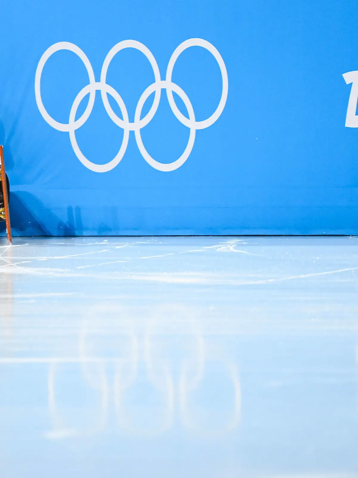  220216 -- BEIJING, Feb. 16, 2022 -- Anna Seidel of Germany falls out of rink during the women s 1,500m quarterfinal of short track Speed skating, Eisschnelllauf at Capital Indoor Stadium in Beijing, capital of China, Feb. 16, 2022.  BEIJING2022CHINA-BEIJING-OLYMPIC Winter games, Winterspiele,Spiele, Summer games SHORT TRACK SPEED SKATING CN XiongxQi PUBLICATIONxNOTxINxCHN
