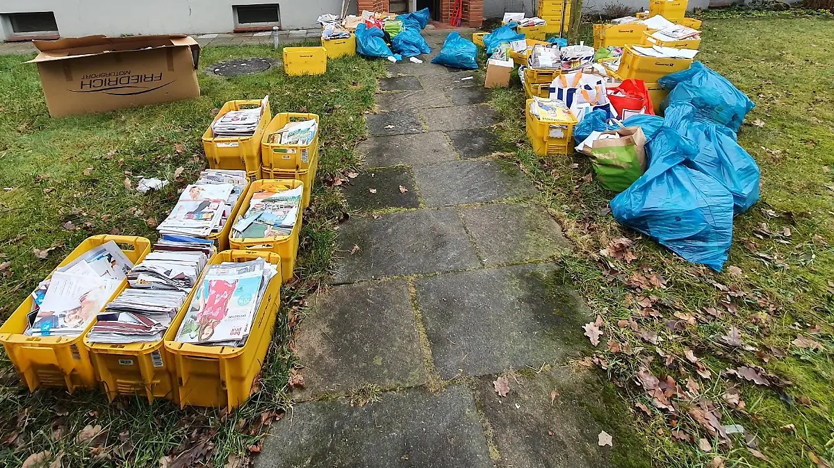 Hunderte geöffnete und nicht geöffnete Postsendungen fand die Polizei durch Zufall.