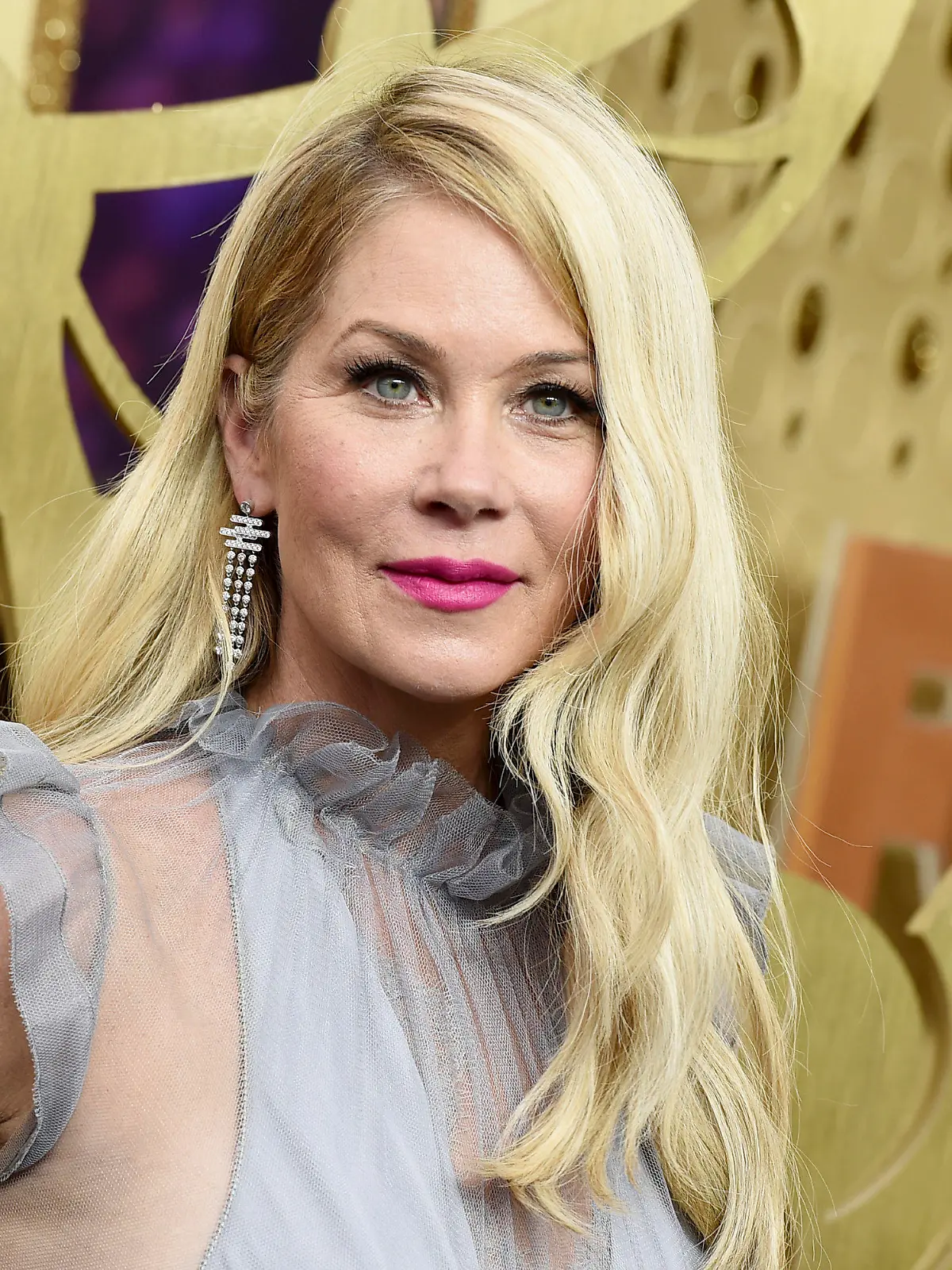 ARCHIV - 22.09.2019, USA, Los Angeles: Christina Applegate, Schauspielerin aus den USA, trifft im Microsoft Theater zu den 71. Primetime Emmy Awards ein. Am 25.11.2021 feiert sie ihren 50. Geburtstag. (zu dpa «Christina Applegate wird 50 - und kämpft gegen MS») Foto: Jordan Strauss/Invision/AP/dpa +++ dpa-Bildfunk +++