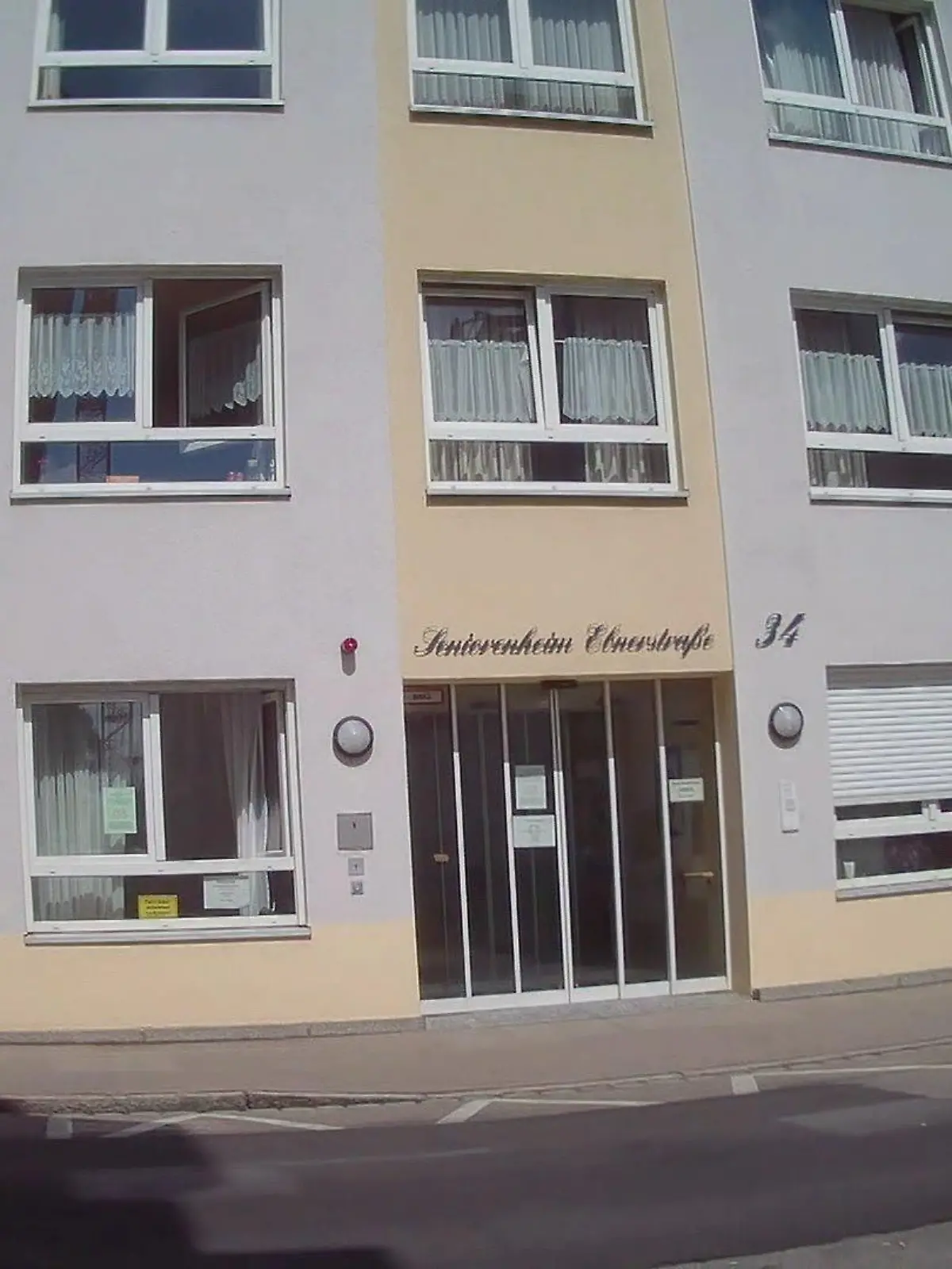 Seniorenheim Ebnerstraße in Augsburg - hier war "Team Wallraff"-Reporterin Carolin undercover als Pflegepraktikantin im Einsatz
