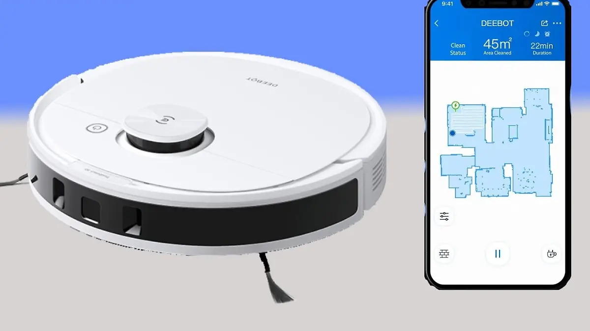 Der Sauroboter Ecovars N8 mit App steht vor einem blauen Hintergrund.