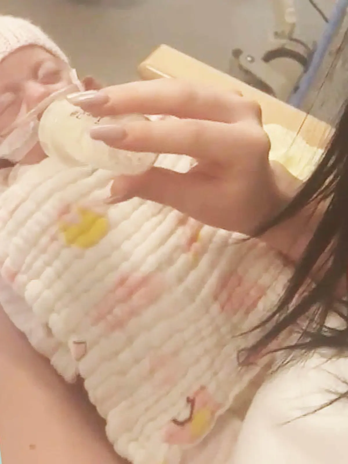 Während der Geburt! Großmutter reanimiert Baby gleich zweimal