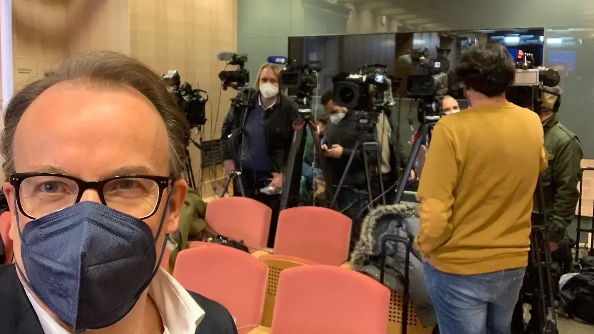 Reporter Martin to Roxel während der Madrid-Reise mit Außenministerin Annalena Baerbock.