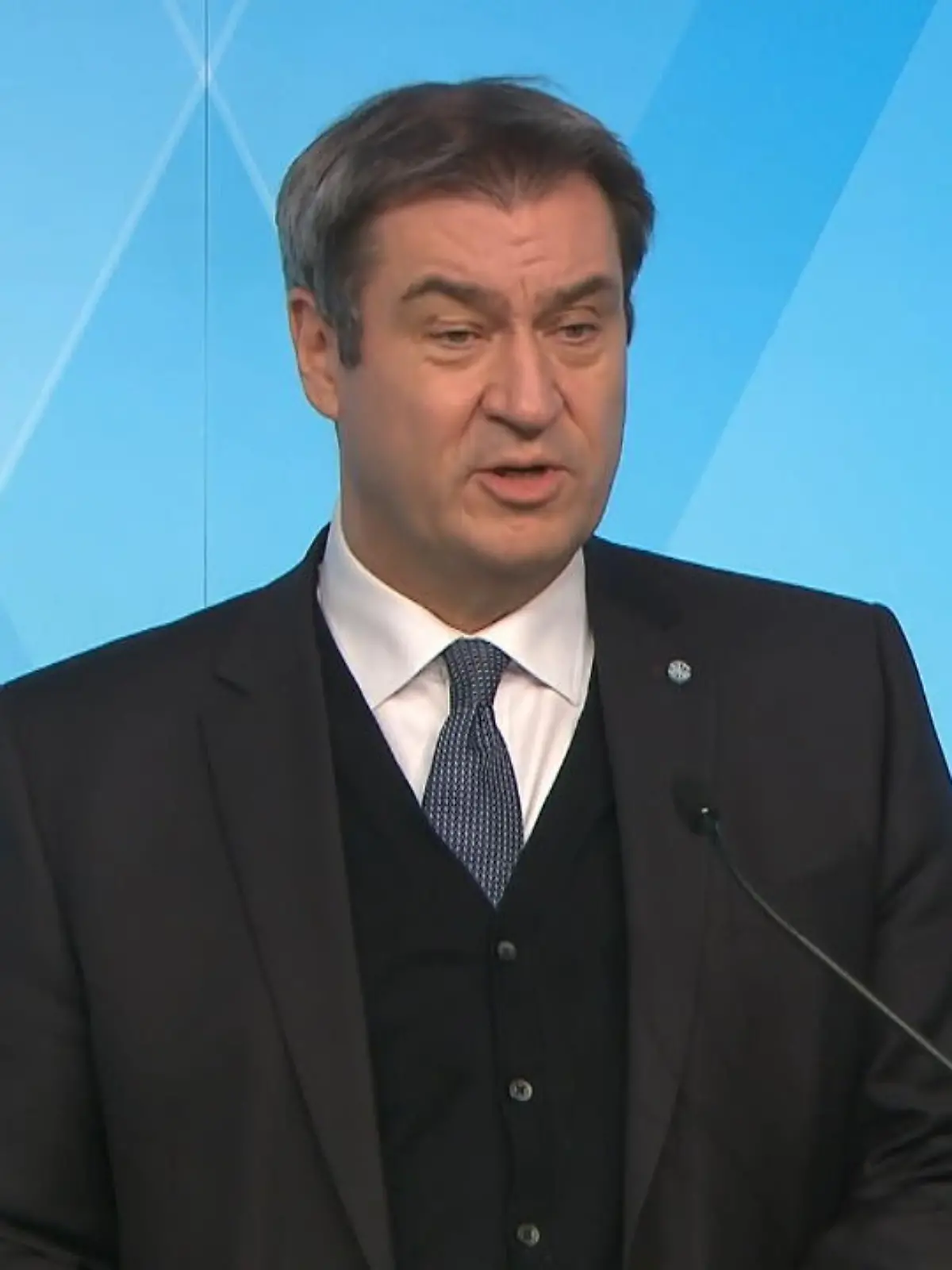 Markus Söder hat sich in seiner Pressekonferenz über das S-Bahn Unglück geäußert. Er bedankte sich bei allen Heferinnen und Helfern.