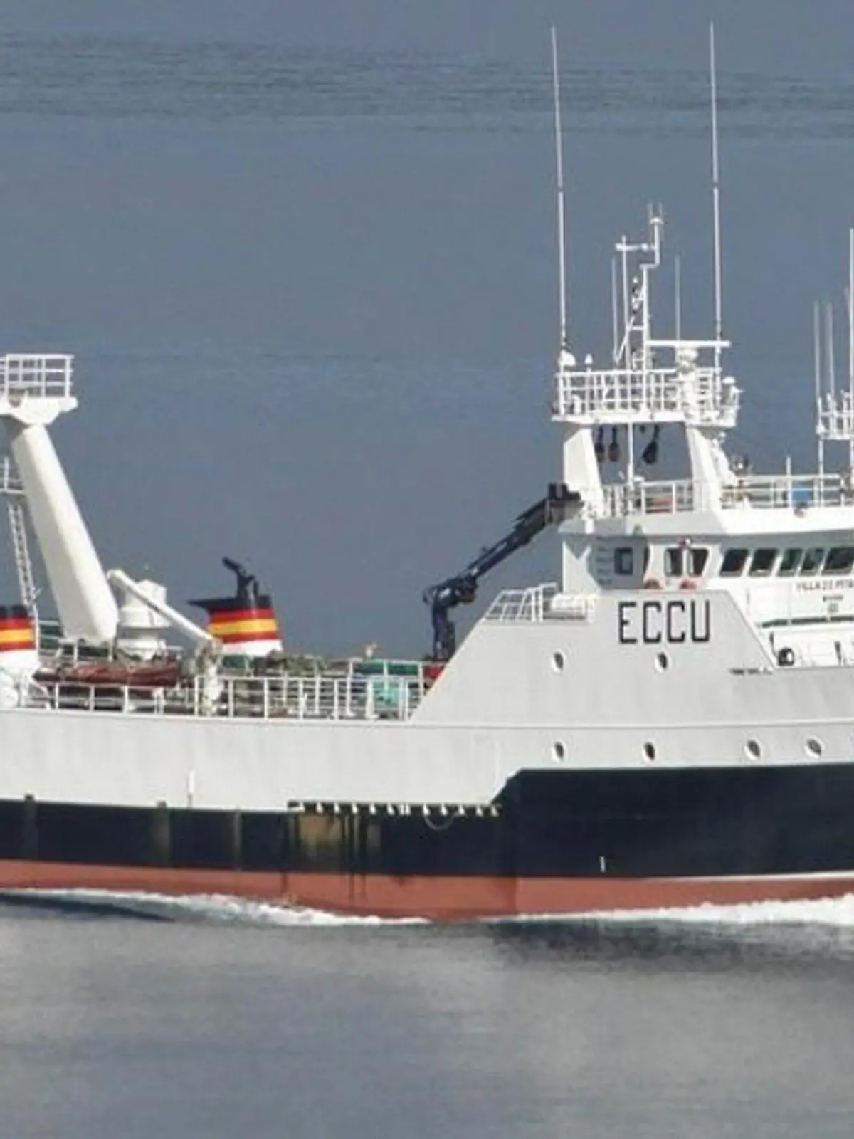 HANDOUT - 15.02.2022, ---: Dieses undatierte Foto des spanischen Ministeriums für Landwirtschaft, Fischerei und Ernährung zeigt das spanische Fischerboot "Villa de Pitanxo". Nach dem Untergang des Fangschiffes im Atlantik vor der Küste Kanadas sind mindestens vier Menschen gestorben - 17 weitere werden vermisst. Foto: Uncredited/Ministerium für Landwirtschaft, Fischerei und Ernährung via AP/dpa - ACHTUNG: Nur zur redaktionellen Verwendung und nur mit vollständiger Nennung des vorstehenden Credits +++ dpa-Bildfunk +++