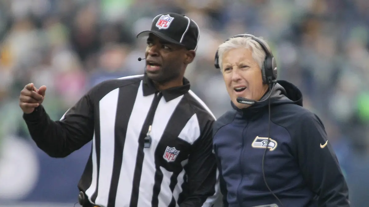 Seattle Seahawks head coach Pete Carroll questions Field Judge Eugene Hall over a call against the Pittsburgh Steelers at CenturyLink Field in Seattle, Washington on November 29, 2015. The Seahawks beat the Steelers 39-30. PUBLICATIONxINxGERxSUIxAUTxHUNxONLY SEA2015112923 JIMxBRYANT

Seattle Seahawks Head Coach Pete Carroll Questions Field Judge Eugene Hall Over A Call Against The Pittsburgh Steelers AT CenturyLink Field in Seattle Washington ON November 29 2015 The Seahawks Beat The Steelers 39 30 PUBLICATIONxINxGERxSUIxAUTxHUNxONLY  JIMxBRYANT