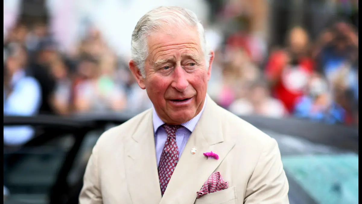 Prinz Charles und Camilla besuchen Cornwall . 16/07/2018. Fowey, United Kingdom. Prince Charles the Duchess of Cornwall visit Cornwall. The Duke and Duchess of Cornwall visit the celebration of Fowey festival meeting local businesses, representatives from Fowey gig club and members of the RNLI on Fowey Quay. PUBLICATIONxINxGERxSUIxAUTxHUNxONLY xAndrewxParsonsx/xi-Imagesx IIM-18220-0026