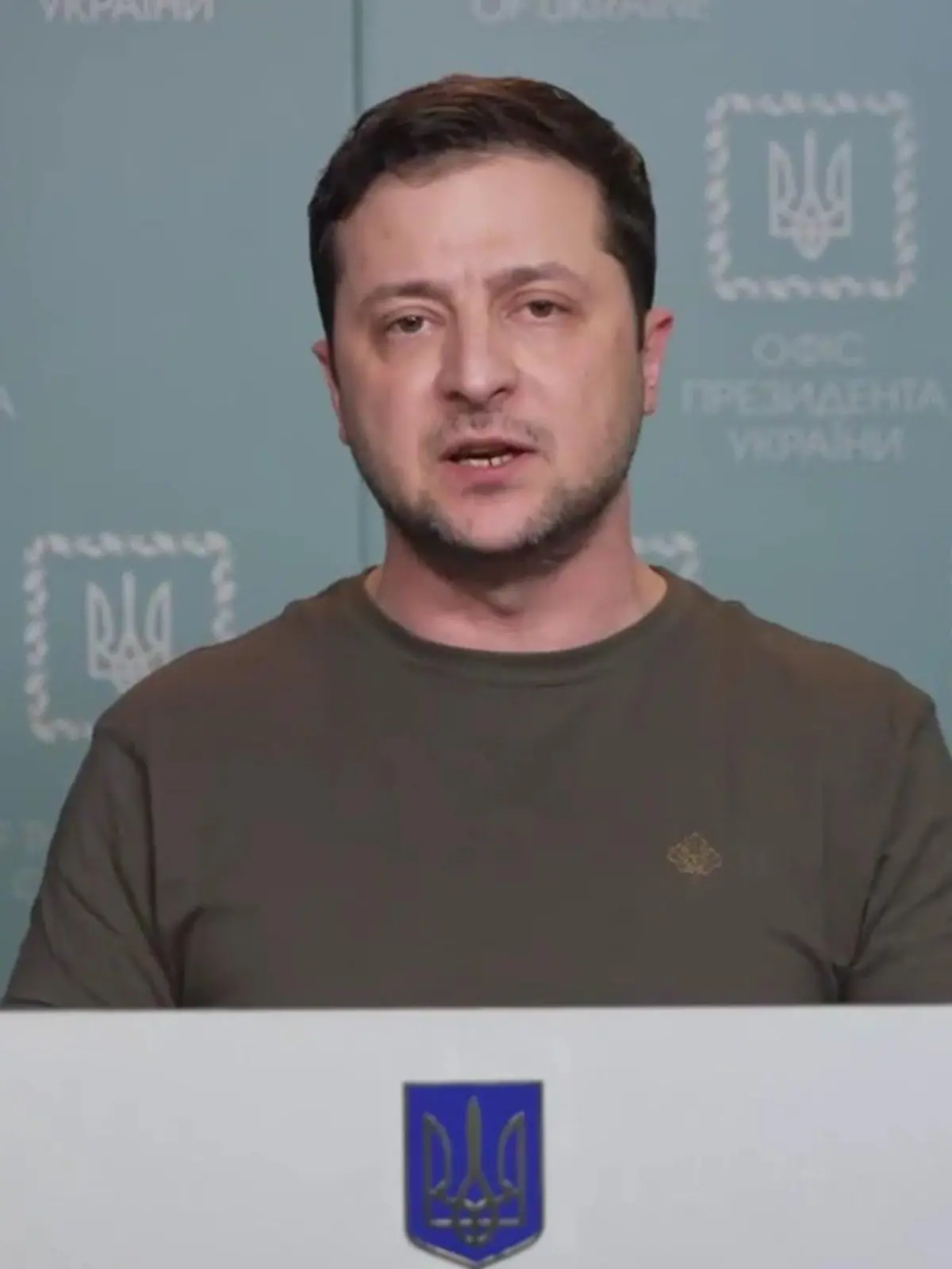 Wolodymyr Selenskyj erklärt Verteidiger in emotionaler Rede zu Helden der Ukraine.