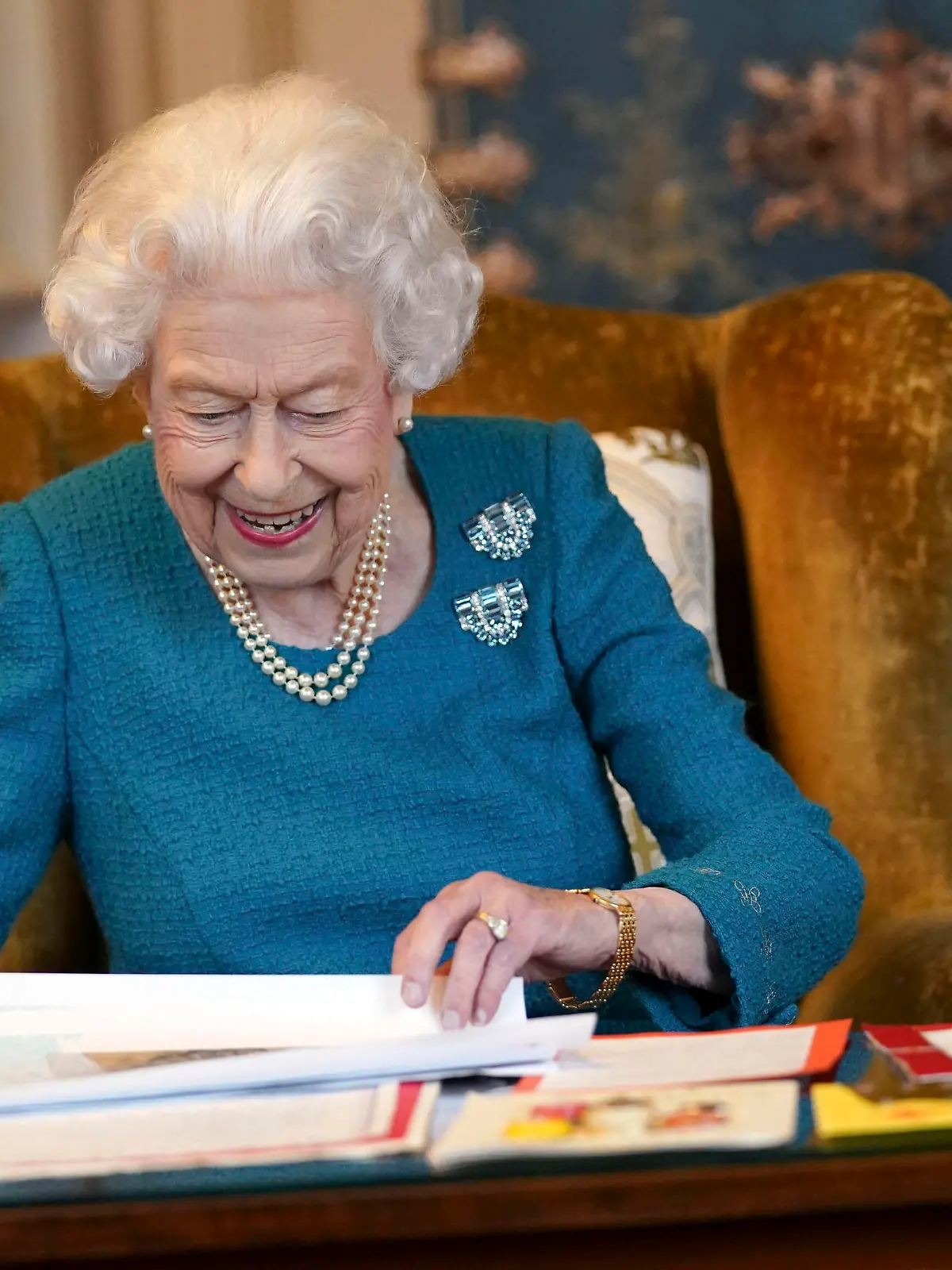 Entertainment Bilder des Tages . 04/02/2022. Windsor, United Kingdom. Queen Elizabeth II views a display of memorabilia and cards from her Golden and Platinum Jubilees at Windsor Castle, as she marks her 70th year on the throne on Sunday 6th February. PUBLICATIONxINxGERxSUIxAUTxHUNxONLY xPoolx/xi-Imagesx IIM-23074-0003