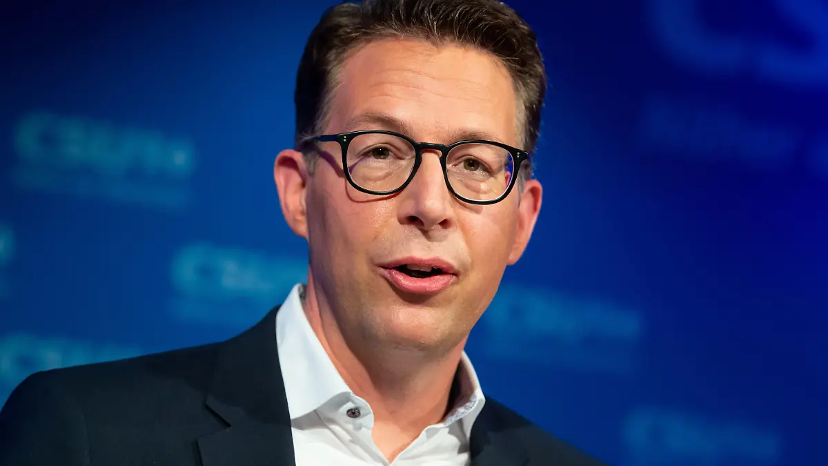 ARCHIV - 26.09.2021, Bayern, München: Markus Blume, Generalsekretär der CSU, nimmt in der Parteizentrale an der Wahlparty der CSU teil. (zu dpa "CSU dringt vor Bund-Länder-Runde auf Omikron-Check der Corona-Regeln") Foto: Sven Hoppe/dpa +++ dpa-Bildfunk +++
