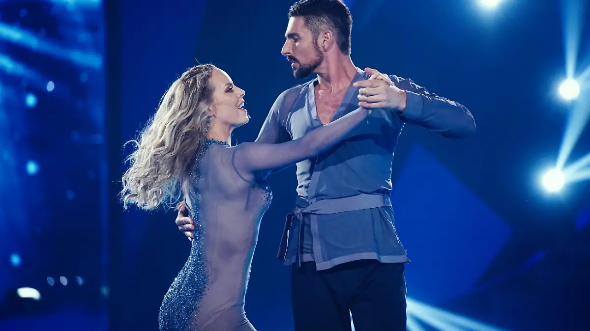 Lieblingstanz: Benjamin Piwko und Isabel Edvardsson tanzen eine Rumba zu Lady Gagas und Bradley Coopers Song Shallow.


Verwendung der Bilder für Online-Medien ausschließlich mit folgender Verlinkung: "Alle Infos zu "Let´s Dance" im Special bei RTL.de: https://www.rtl.de/cms/sendungen/lets-dance.html