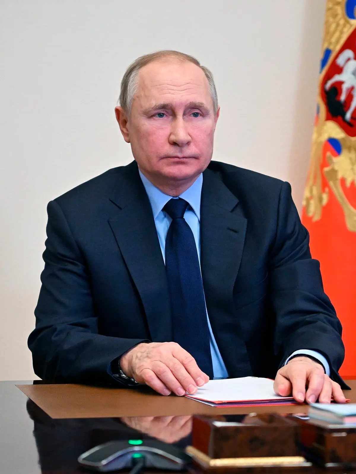 12.02.2022, Russland, Moskau: Wladimir Putin, Präsident von Russland, nimmt per Videokonferenz an einer Sitzung des Sicherheitsrates in der Residenz Novo-Ogaryovo außerhalb von Moskau teil. Angesichts der weiter zunehmenden Spannungen im Ukraine-Konflikt wollen Russlands Staatschef Putin und US-Präsident Biden nach Kremlangaben am 12. Februar telefonieren. Foto: Alexei Nikolsky/Pool Sputnik Kremlin/dpa +++ dpa-Bildfunk +++