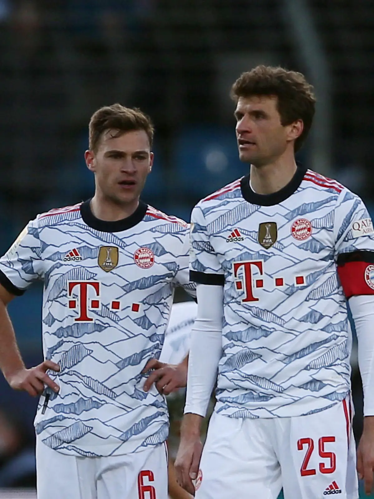 Soccer Football - Bundesliga - VfL Bochum v Bayern Munich - Ruhrstadion, Bochum, Germany - February 12, 2022 Bayern Munich's Joshua Kimmich and Thomas Muller look dejected after VfL Bochum's Cristian Gamboa scores their third goal REUTERS/Thilo Schmuelgen DFL REGULATIONS PROHIBIT ANY USE OF PHOTOGRAPHS AS IMAGE SEQUENCES AND/OR QUASI-VIDEO.
