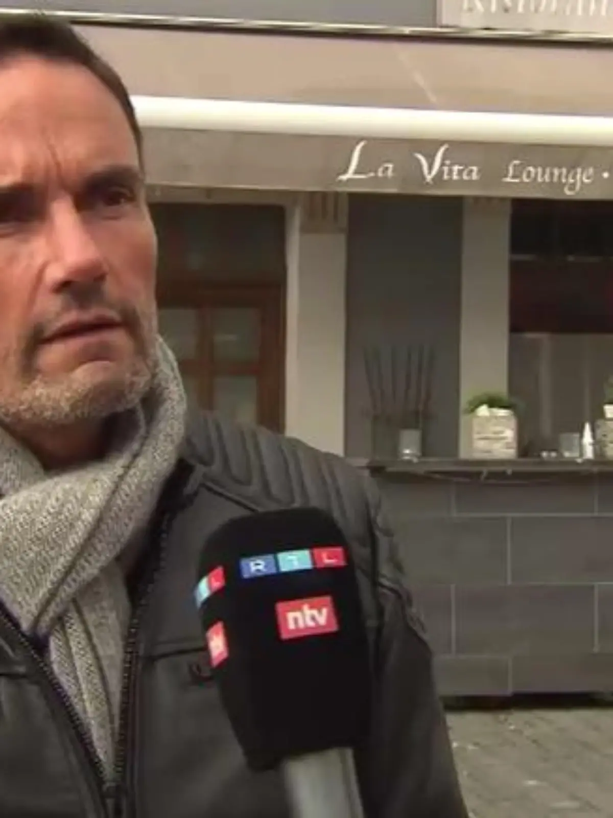 Bild von Harald Rippl aus Weiden, der RTL ein Interview gibt.