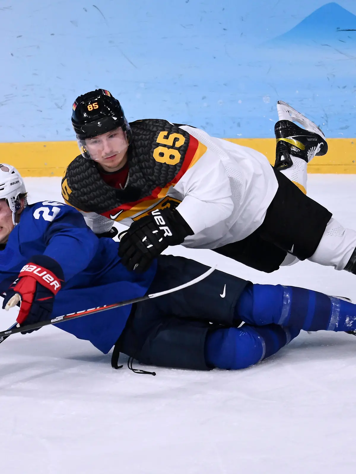  BRANDT Marcel Team GER FARRELL Sean Eishockey Spiel Vorrunde USA - Deutschland am Sonntag den 13.02.2022 in Beijing Olympische Winterspiele 2022 in Peking/ China *** BRANDT Marcel Team GER FARRELL Sean Ice Hockey Match Preliminary Round USA Germany on Sunday 13 02 2022 in Beijing 2022 Olympic Winter Games in Beijing China