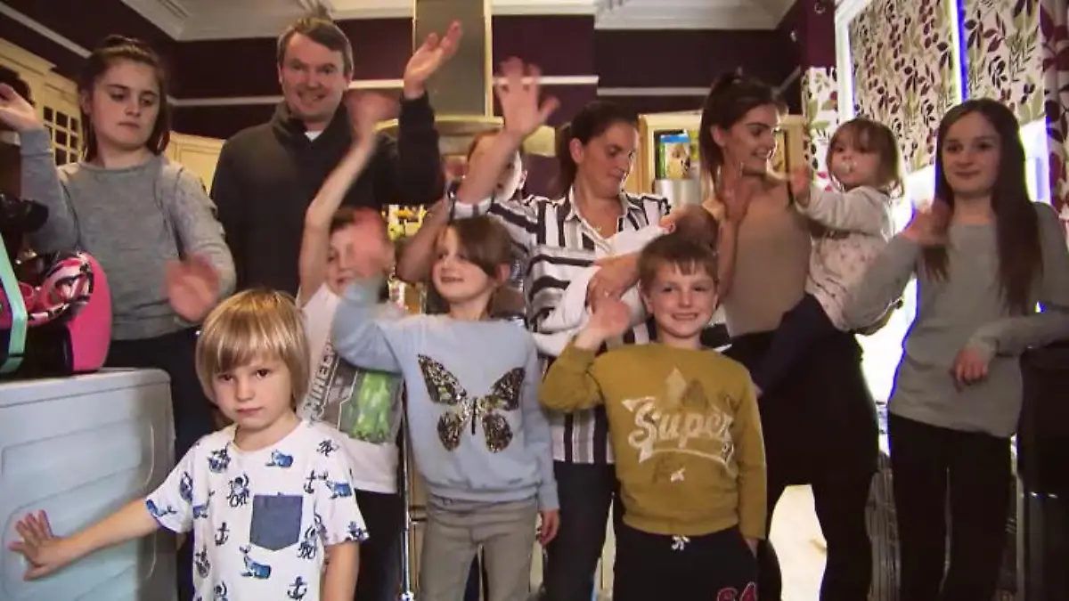 Der verrückte Alltag einer 20-köpfigen Familie Familie Radford aus Großbritannien