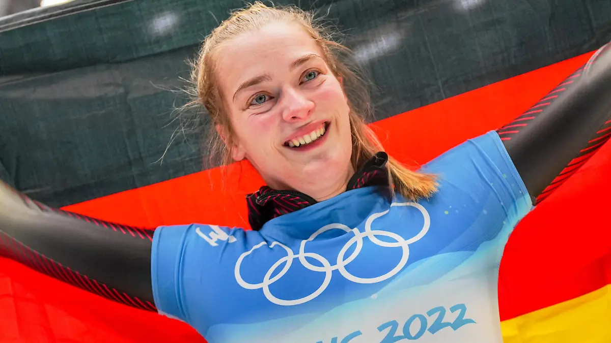 Olympia, Skeleton, Frauen, Lauf 4, im National Sliding Centre, Hannah Neise aus Deutschland jubelt über ihren Sieg.
