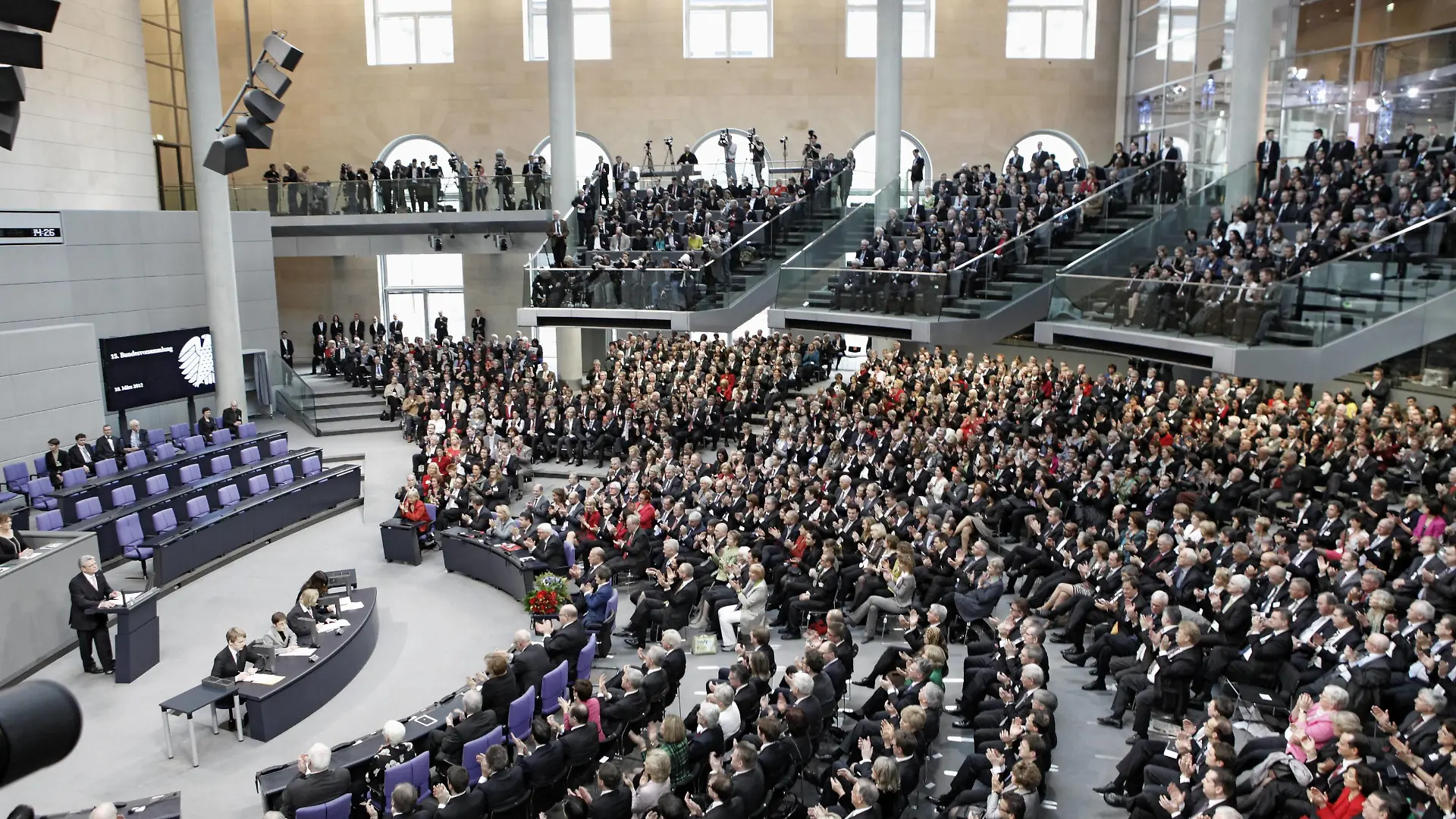 Bildnummer: 57517366 Datum: 18.03.2012 Copyright: imago/Stefan Zeitz
Berlin, 18.03.2012 Die 15. Bundesversammlung im Berliner Reichstag zur Wahl des Bundespräsidenten der Bundesrepublik Deutschland. Zu sehen: Joachim Gauck hält seine Antrittsrede People Politik Wahl des Bundespräsidenten Bundespräsidentenwahl x1x xkg 2012 quer
57517366 Date 18 03 2012 Copyright Imago Stefan Zeitz Berlin 18 03 2012 the 15 Federal Assembly in Berlin Reichstag to Choice the Federal President the Federal Germany to see Joachim Gauck holds his Inaugural speech Celebrities politics Choice the Federal President Federal presidential election x1x xkg 2012 horizontal