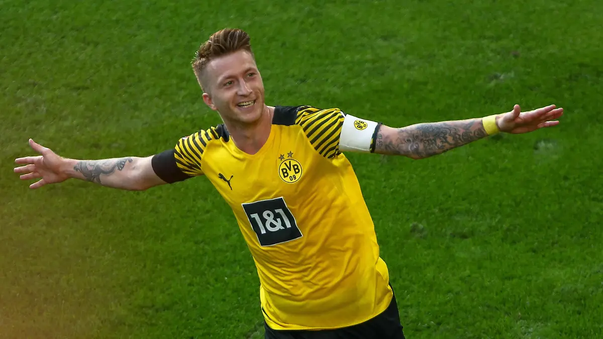 Tor, Torjubel zum 4:1 durch Marco Reus Borussia Dortmund / BVB, 11, GER, Borussia Dortmund / BVB vs. Eintracht Frankfurt, Fussball, 1. Bundesliga, 1. Spieltag, Spielzeit 2021/2022, 14.08.2021, DFB/DFL regulations prohibit any use of photographs as image sequences and/or quasi-video., GER, Borussia Dortmund / BVB vs. Eintracht Frankfurt, Fussball, 1. Bundesliga, 1. Spieltag, Spielzeit 2021/2022, 14.08.2021 Dortmund *** Goal, goal celebration for 4 1 by Marco Reus Borussia Dortmund BVB, 11 , GER, Borussia Dortmund BVB vs Eintracht Frankfurt, Football, 1 Bundesliga, 1 Matchday, Season 2021 2022, 14 08 2021, DFB DFL regulations prohibit any use of photographs as image sequences and or quasi video , GER, Borussia Dortmund BVB vs Eintracht Frankfurt, Football, 1 Bundesliga, 1 Matchday, Season 2021 2022, 14 08 2021 Dortmund Copyright: xEibner-Pressefoto/GabrielxBoiax EP_GBA