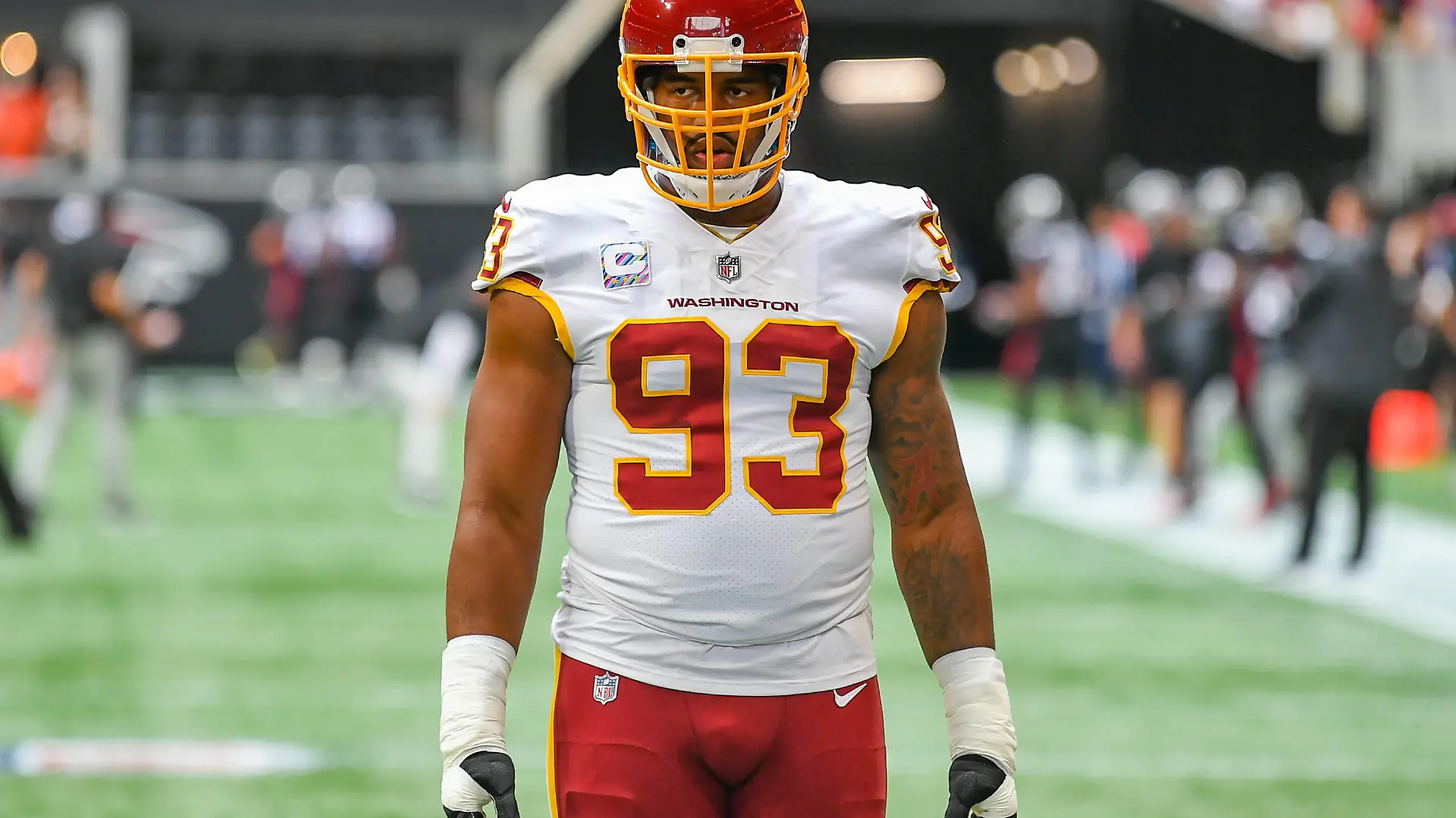  ATLANTA, GA  OCTOBER 03: Washington defensive end Jonathan Allen 93 warms up prior to the start of the NFL, American Football Herren, USA game between the Washington Football Team and the Atlanta Falcons on October 3rd, 2021 at Mercedes-Benz Stadium in Atlanta, GA. Photo by Rich von Biberstein/Icon Sportswire NFL: OCT 03 Washington Football Team at Falcons Icon211003059