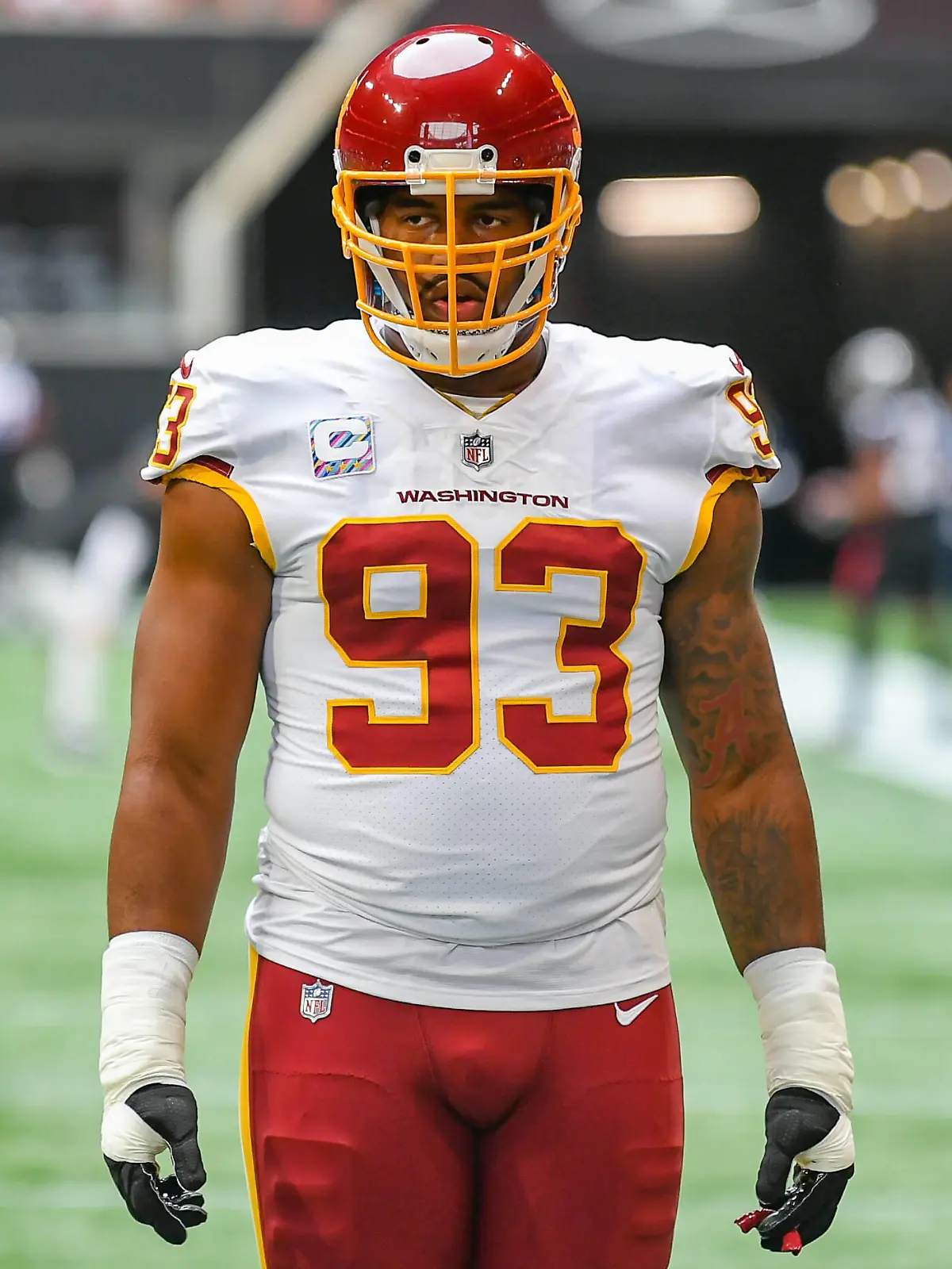  ATLANTA, GA  OCTOBER 03: Washington defensive end Jonathan Allen 93 warms up prior to the start of the NFL, American Football Herren, USA game between the Washington Football Team and the Atlanta Falcons on October 3rd, 2021 at Mercedes-Benz Stadium in Atlanta, GA. Photo by Rich von Biberstein/Icon Sportswire NFL: OCT 03 Washington Football Team at Falcons Icon211003059