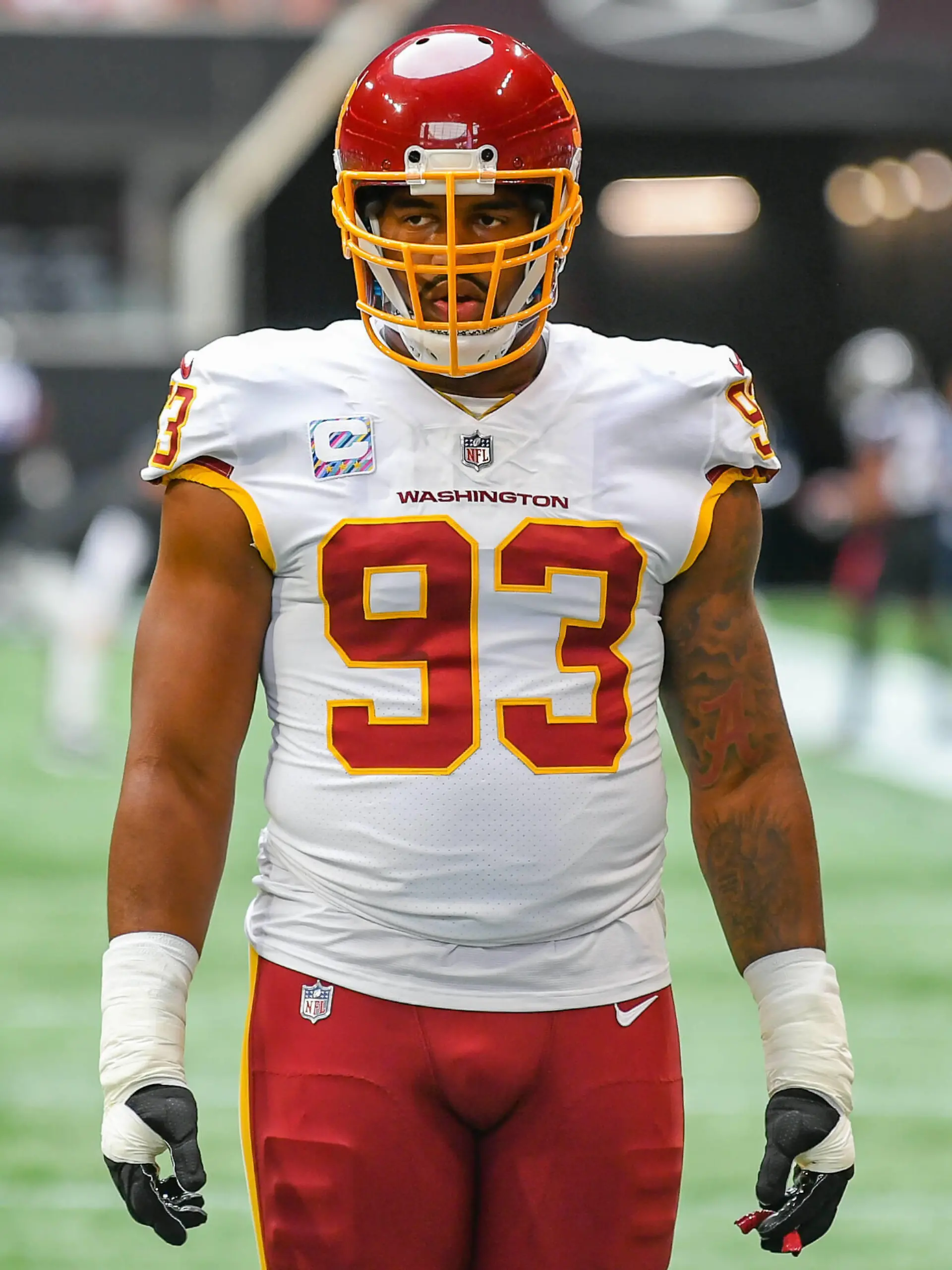  ATLANTA, GA  OCTOBER 03: Washington defensive end Jonathan Allen 93 warms up prior to the start of the NFL, American Football Herren, USA game between the Washington Football Team and the Atlanta Falcons on October 3rd, 2021 at Mercedes-Benz Stadium in Atlanta, GA. Photo by Rich von Biberstein/Icon Sportswire NFL: OCT 03 Washington Football Team at Falcons Icon211003059