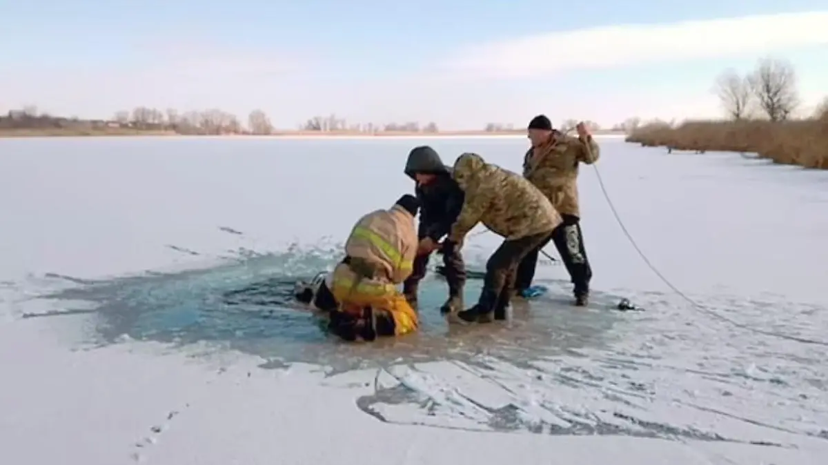 Ukrainische Retter suchen nach dem 38-jährigen - vergeblich.