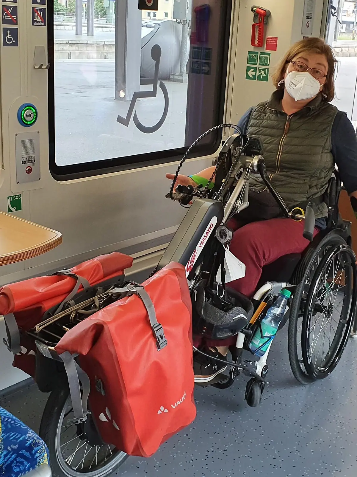 Kathrin D. mit ihrem Handbike