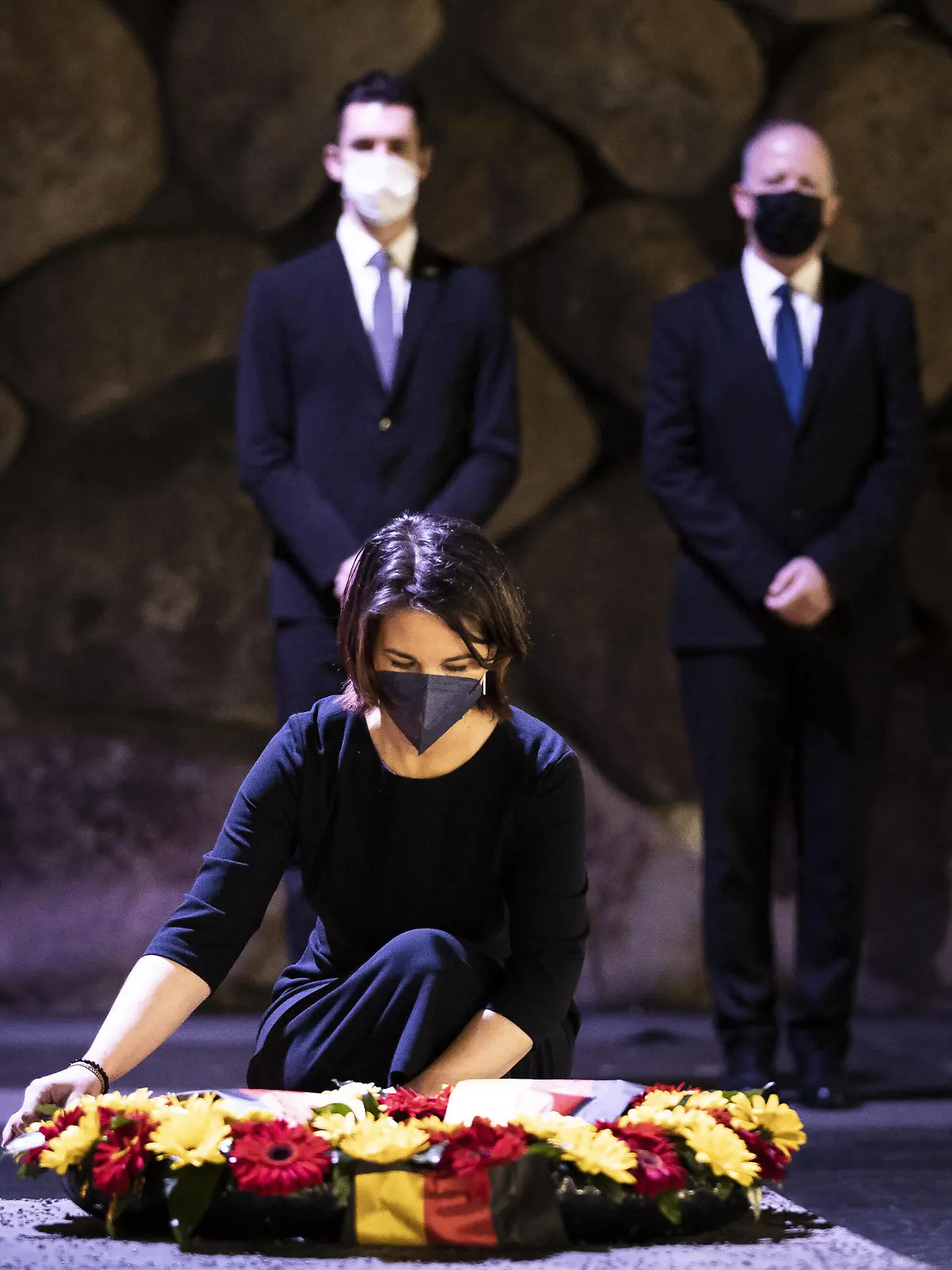  Annalena Baerbock Buendnis 90/Die Gruenen, Bundesaussenministerin, aufgenommen in der Halle der Erinnerung der Holocaust-Gedenkstaette Yad Vashem in Jerusalem, 10.02.2022. Baerbock besucht im Rahmen der Reise Israel, die Palaestinensischen Gebiete, Jordanien und Aegypten. Jerusalem Israel *** Annalena Baerbock Buendnis 90 Die Gruenen , German Foreign Minister, photographed in the Hall of Remembrance of the Holocaust Memorial Yad Vashem in Jerusalem, 10 02 2022 Baerbock visits Israel, the Palestinian Territories, Jordan and Egypt as part of the trip Jerusalem Israel Copyright: xFlorianxGaertnerx