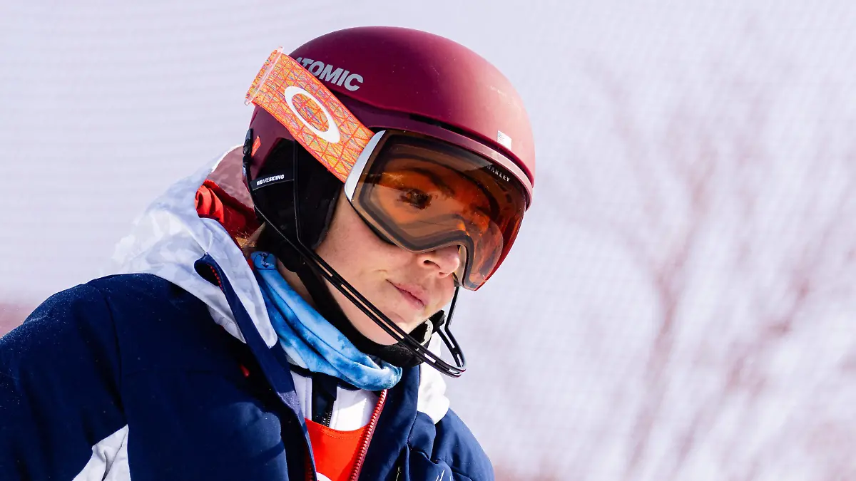 OLYMPICS - Winter Olympic Games, Olympische Spiele, Olympia, OS Beijing 2022 YANQING,CHINA,09.FEB.22 - OLYMPICS, ALPINE SKIING - Winter Olympic Games Beijing 2022, slalom, ladies. Image shows the disappointment of Mikaela Shiffrin USA. PUBLICATIONxNOTxINxAUTxSUIxSWE GEPAxpictures/xDanielxGoetzhaber