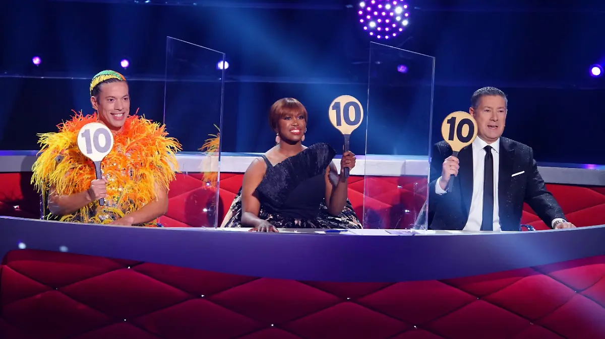 Die Jury: Jorge González (l.), Motsi Mabuse und Joachim Llambi (Foto: "Let's Dance" 2021)

Die Verwendung des sendungsbezogenen Materials ist nur mit dem Hinweis und Verlinkung auf RTL+ gestattet.