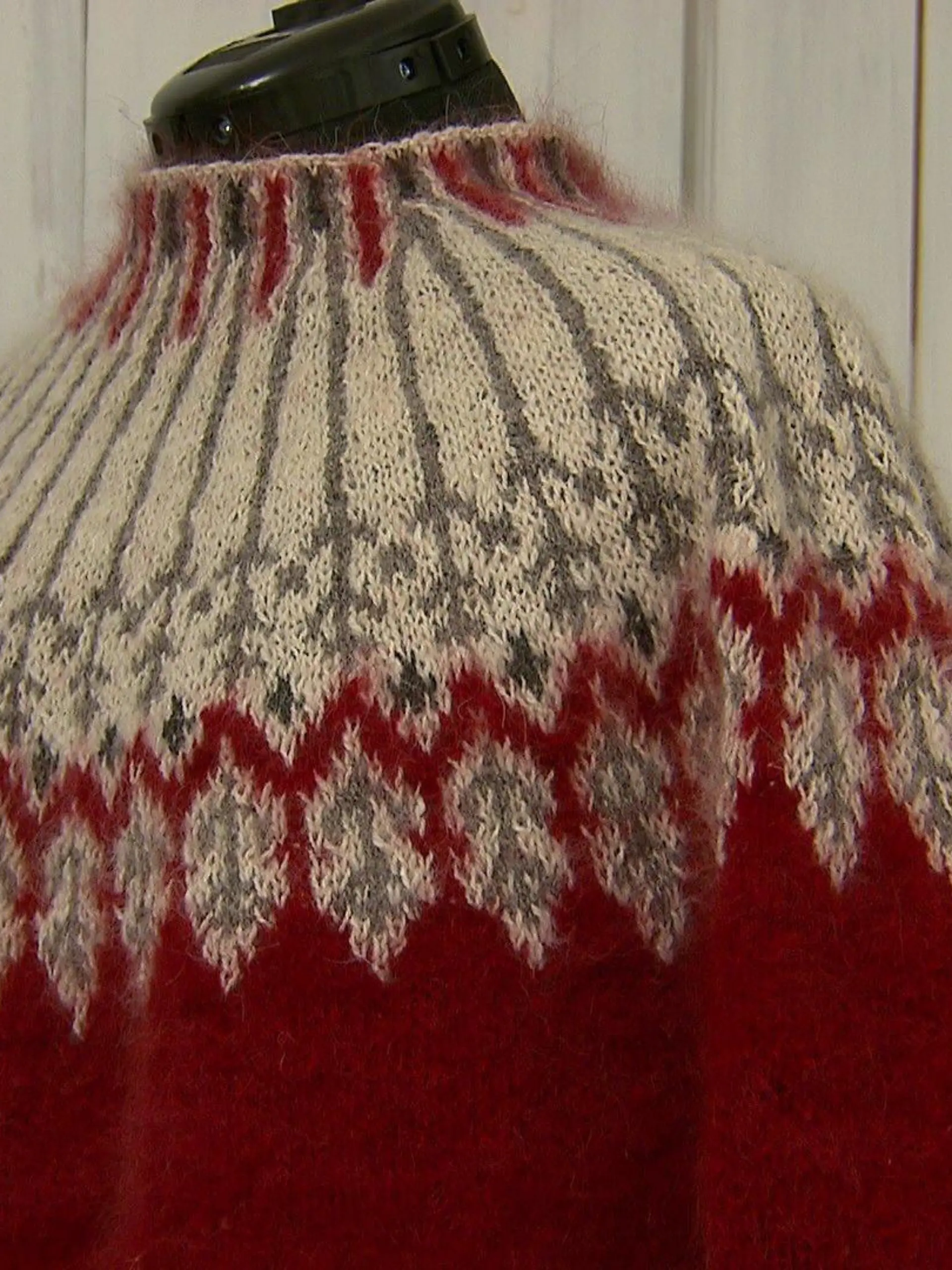 Wolle mal anders: Dieser flauschige Pullover ist aus Hundewolle gemacht.